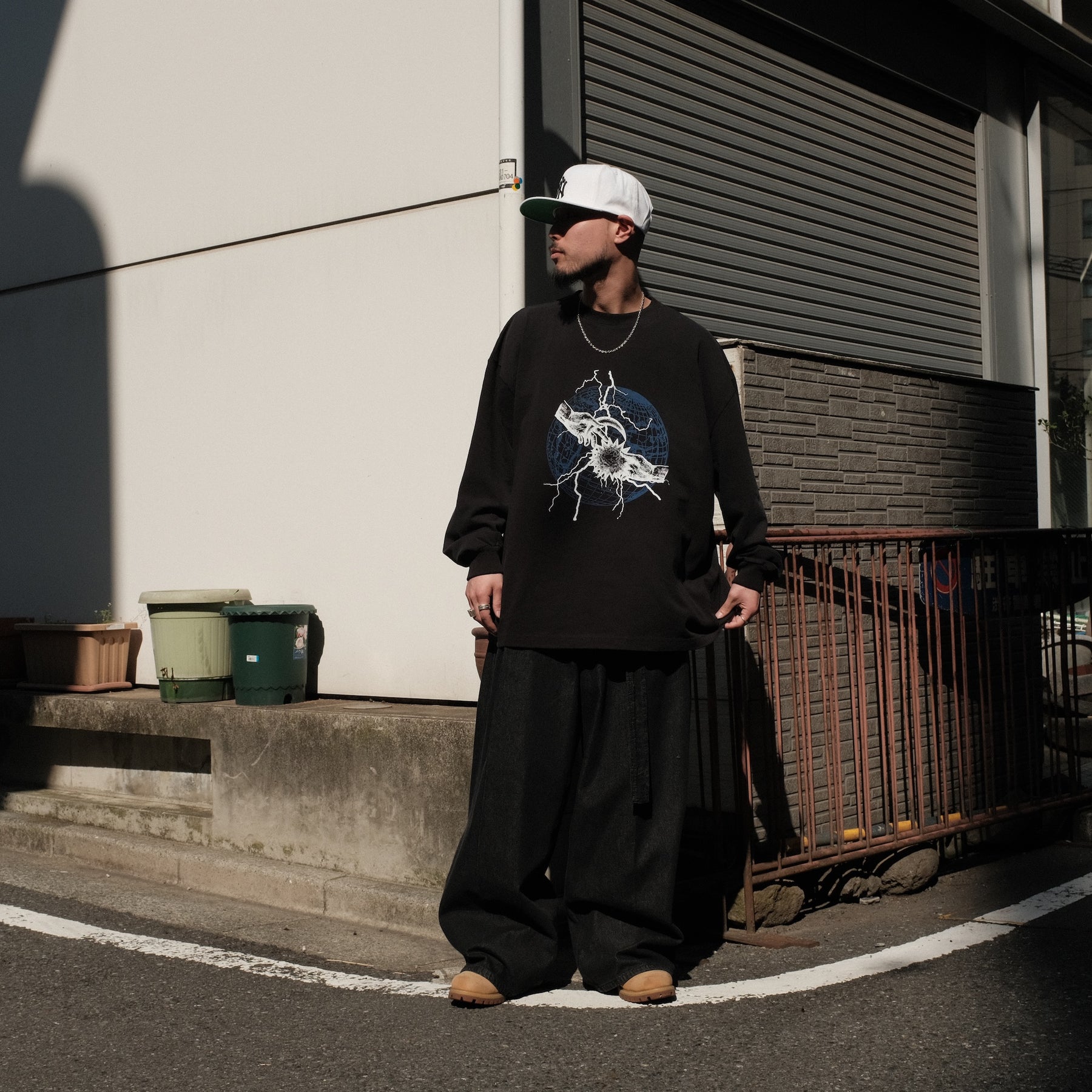 INTODUSK / LS THUNDER T BLACK