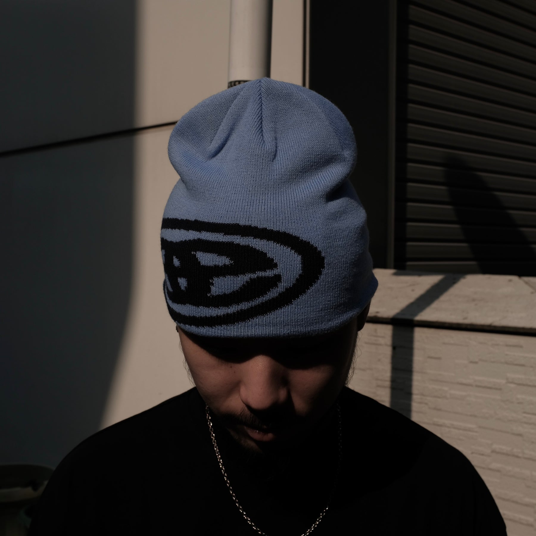 <span style="color: #f50b0b;">Last One</span> EMPORIUM / OVERLAP LOGO BEANIE NAVY BLUE
