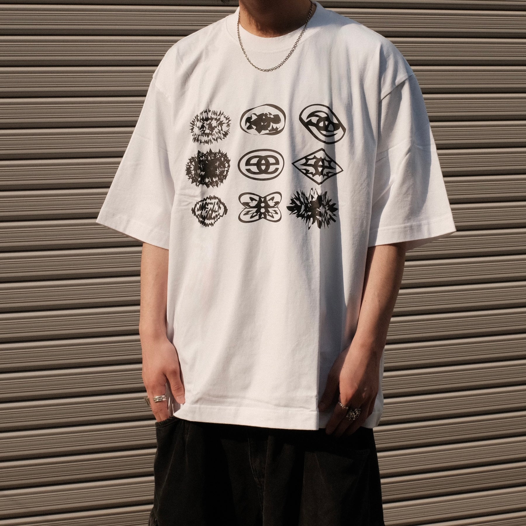 <span style="color: #f50b0b;">Last One</span> EMPORIUM / EVO LOGO T SHIRT WHITE