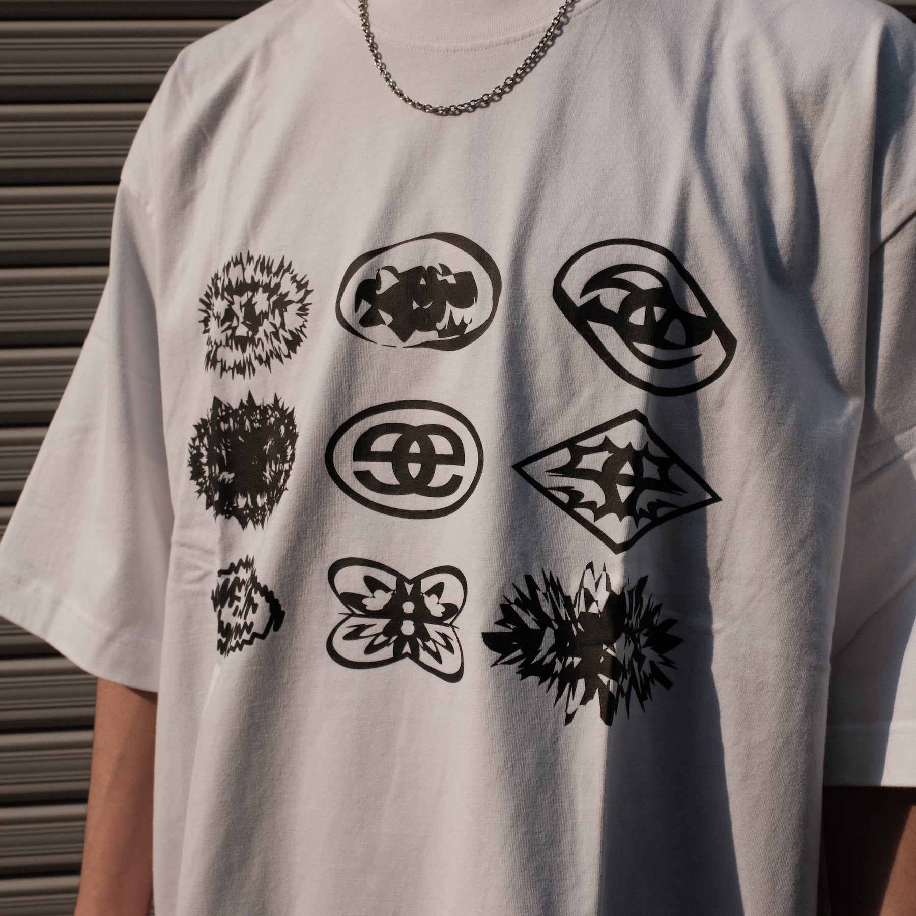 <span style="color: #f50b0b;">Last One</span> EMPORIUM / EVO LOGO T SHIRT WHITE