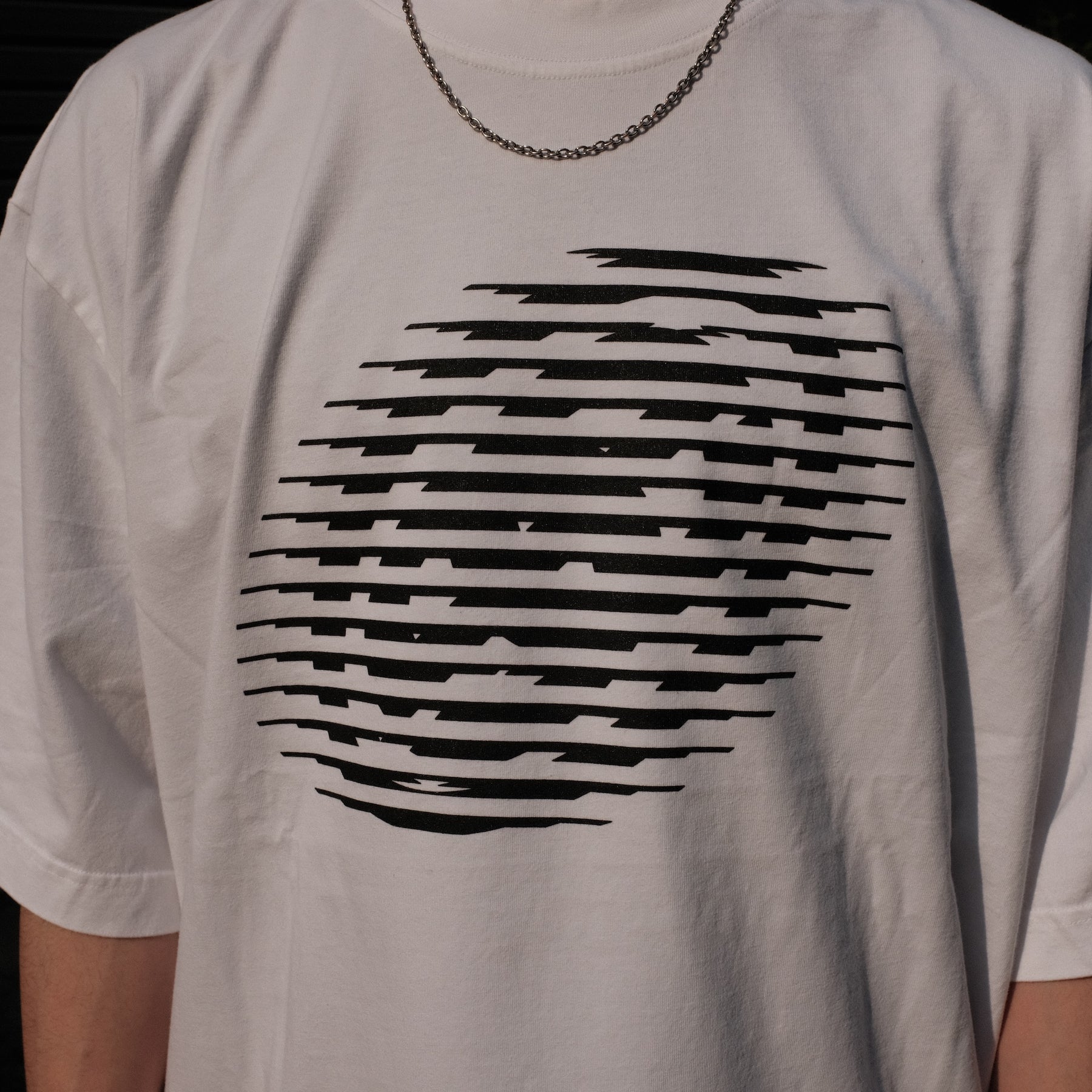 <span style="color: #f50b0b;">Last One</span> EMPORIUM / MOTION LOGO T WHITE