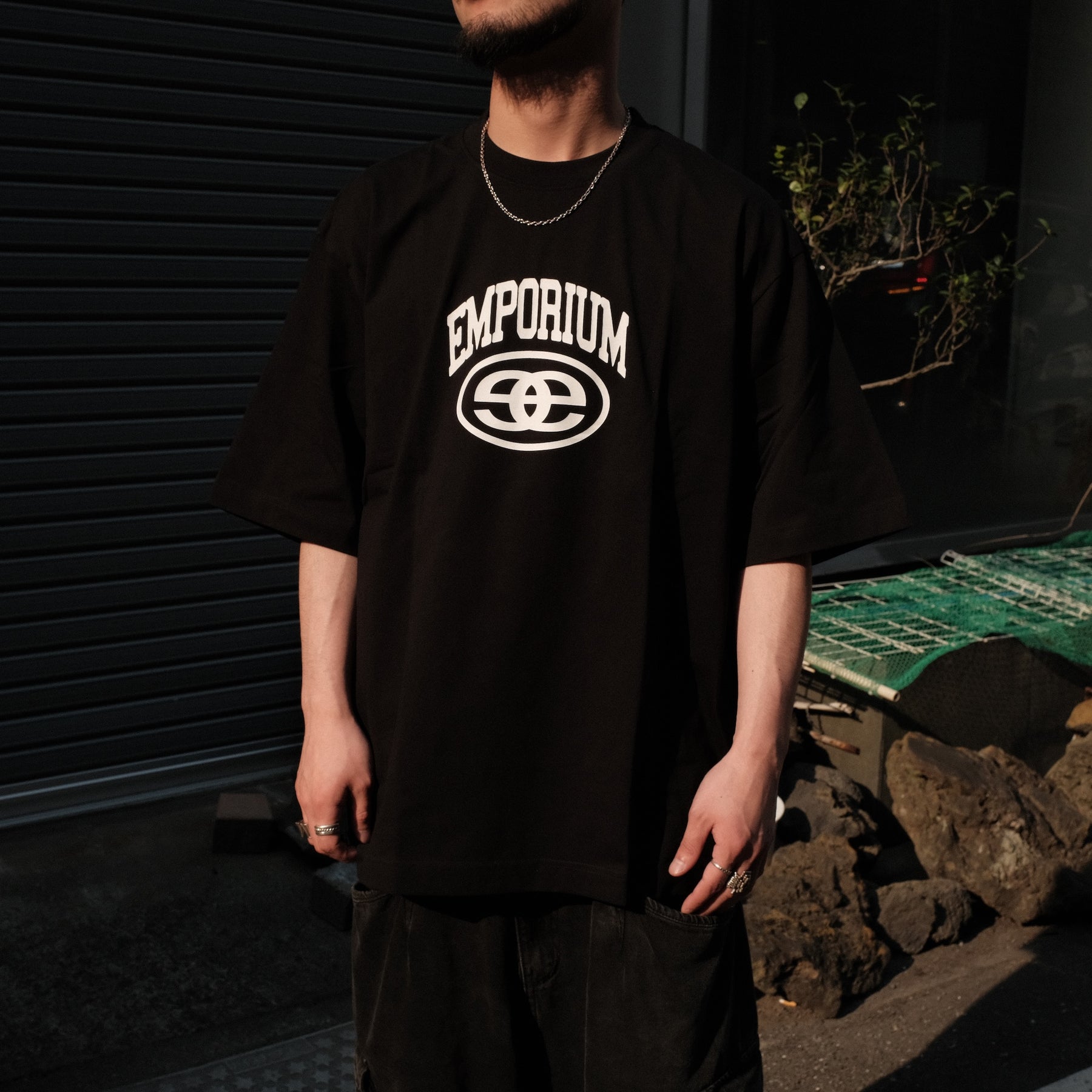 <span style="color: #f50b0b;">Last One</span> EMPORIUM / STAMP LOGO T SHIRT BLACK