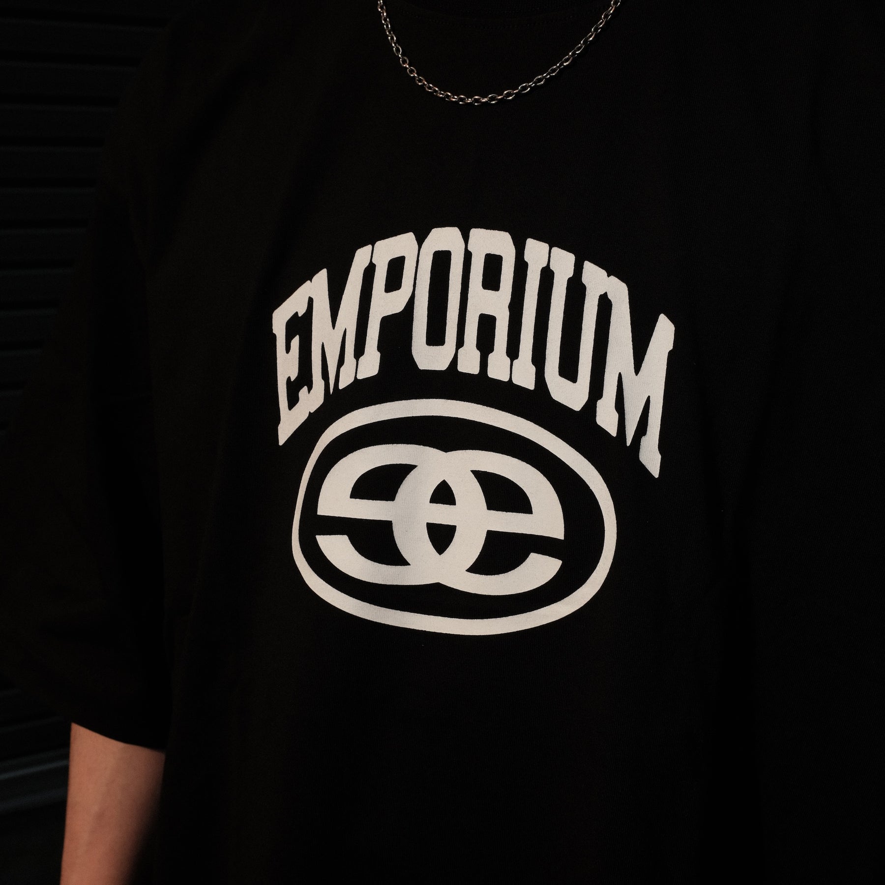<span style="color: #f50b0b;">Last One</span> EMPORIUM / STAMP LOGO T SHIRT BLACK