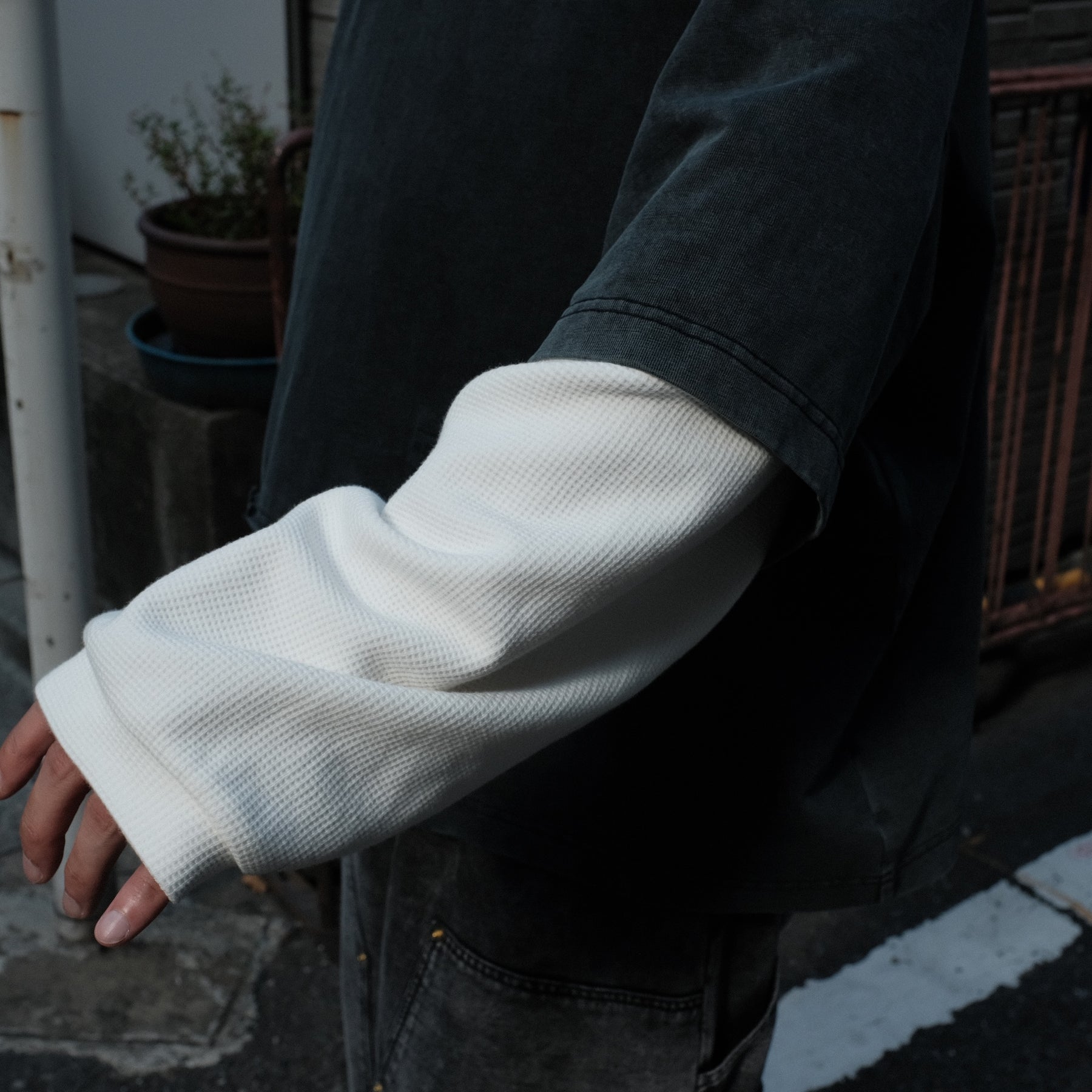 LUXENBURG / LS CASTLE TEE - LAYERED WAFFLE AGED BLACK