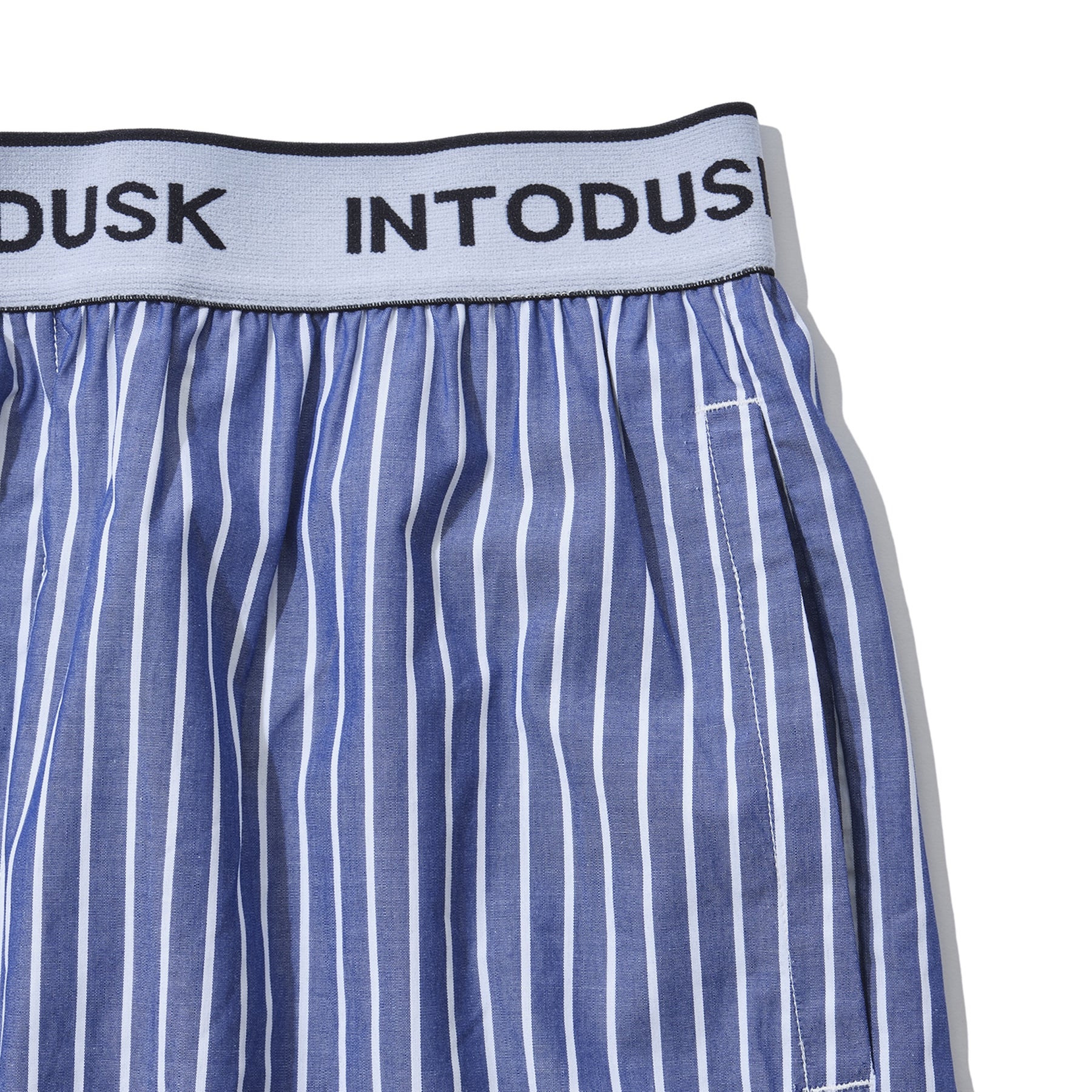 <span style="color: #f50b0b;">Last One</span> INTODUSK / BROAD SHORTS NAVY STRIPE