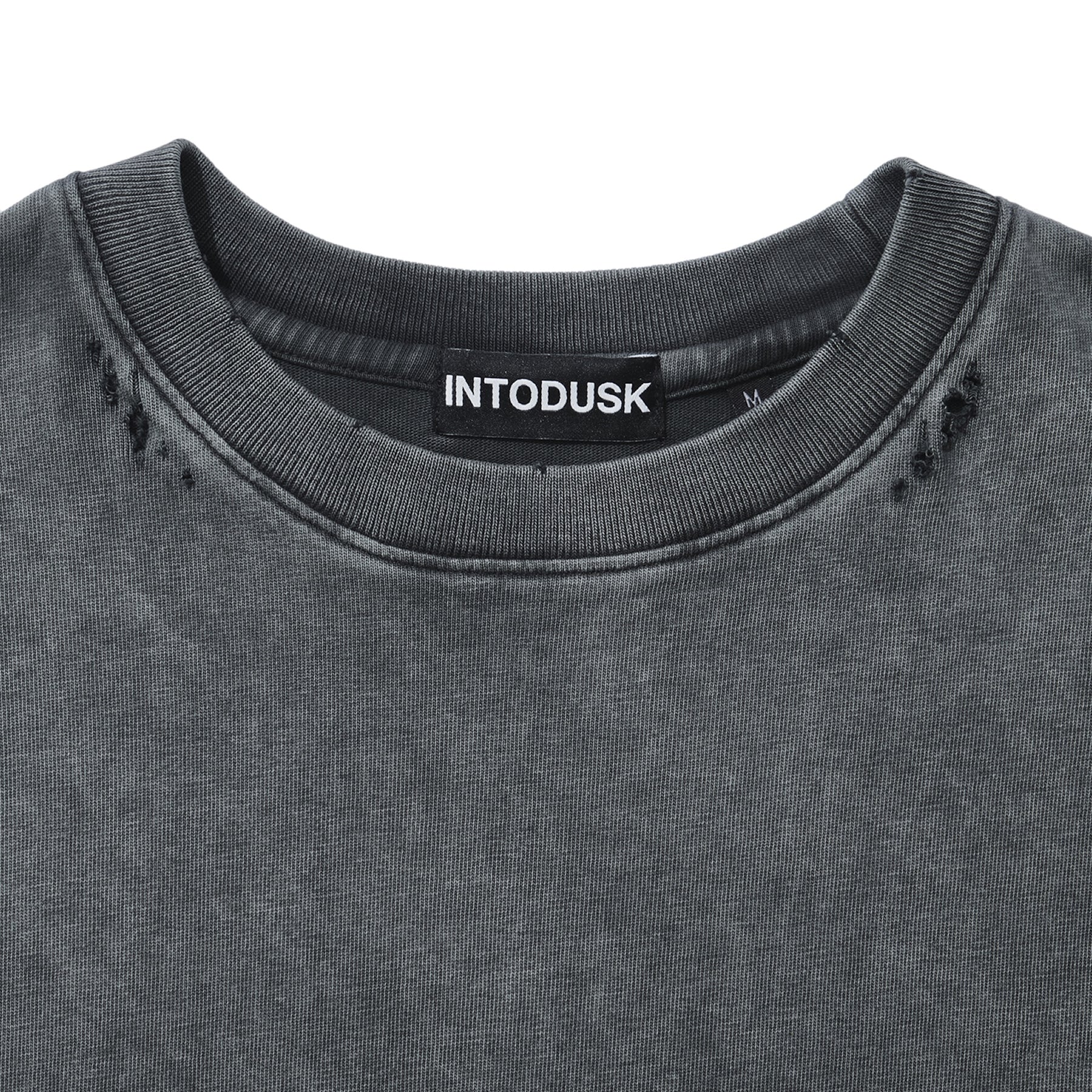 INTODUSK / OVERSIZED DAMAGE SS T WASHED BLACK ORGANIC