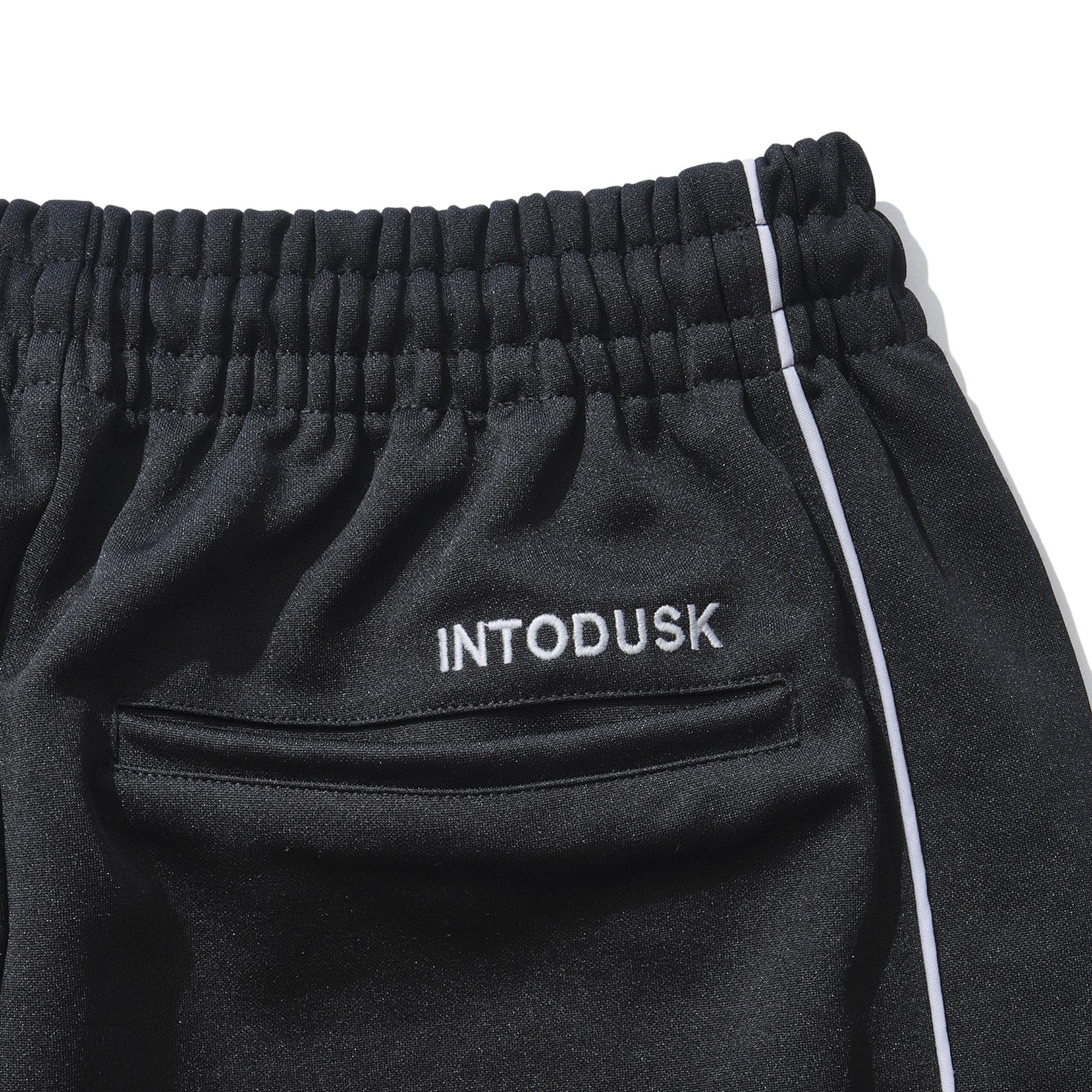 INTODUSK / BOMBER TRACK SHORT BLACK