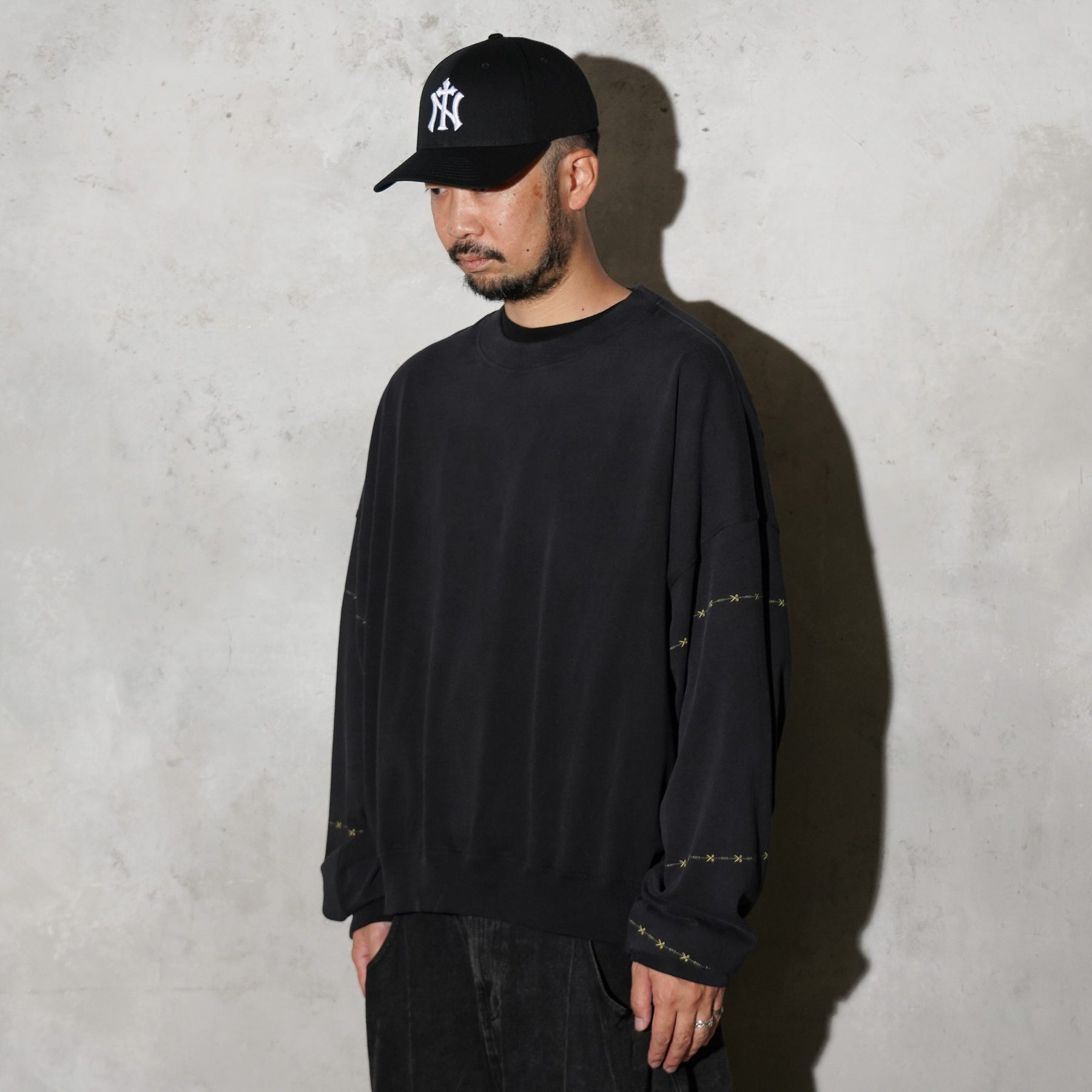 THE MAGUEY / CREW NECK WITH SLEEVES CUT WASHED BLACK