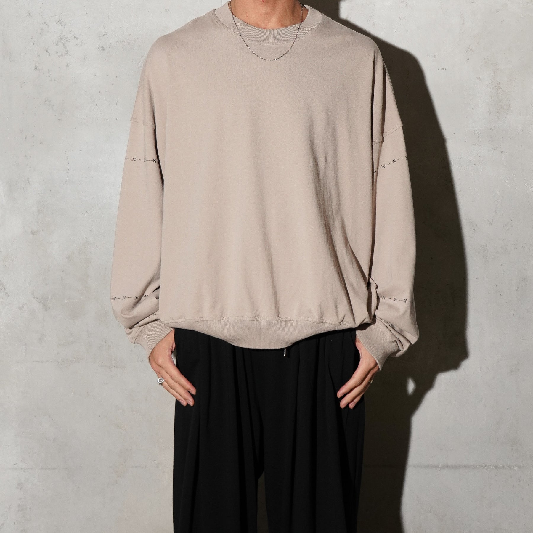 THE MAGUEY / CREW NECK WITH SLEEVES CUT BEIGE