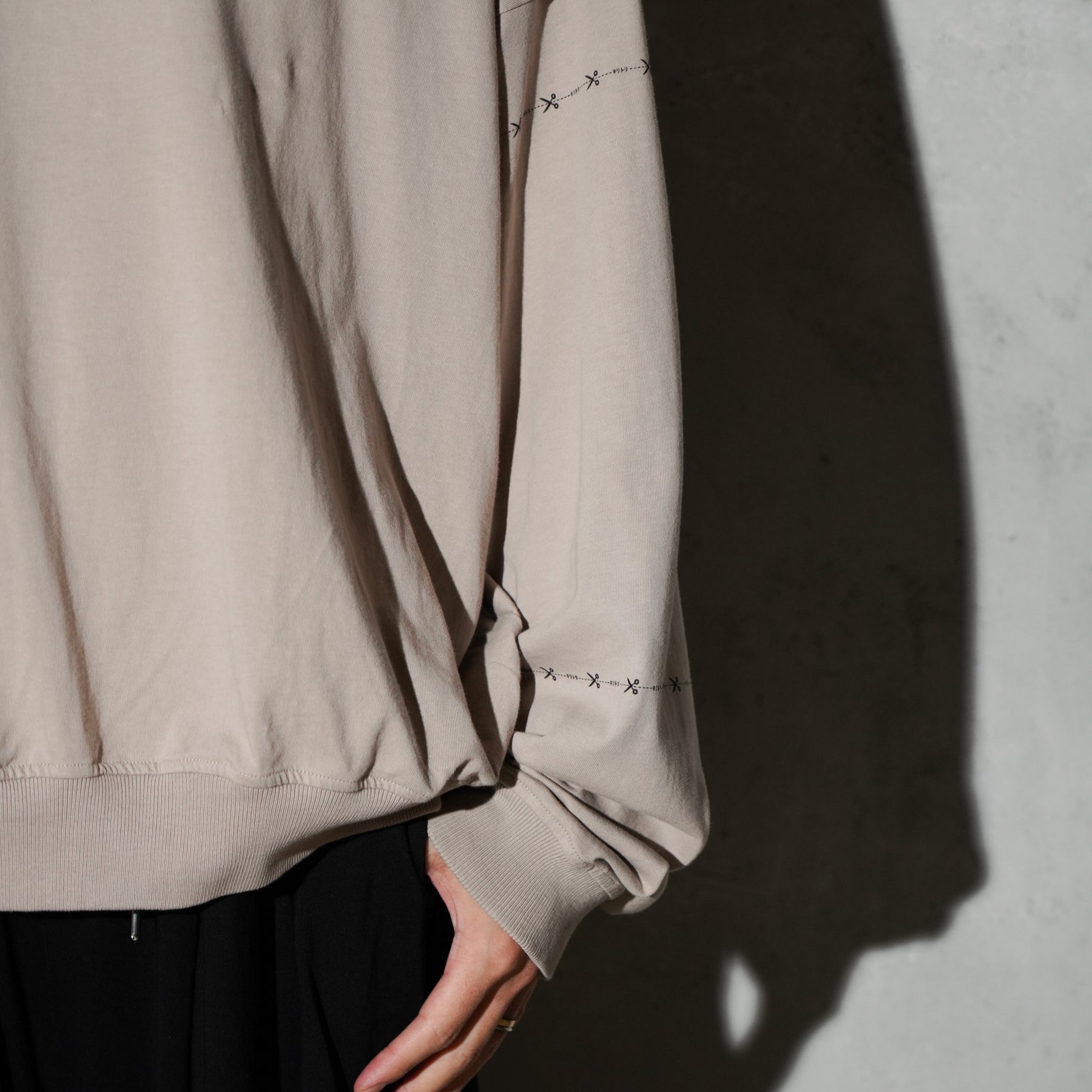 THE MAGUEY / CREW NECK WITH SLEEVES CUT BEIGE