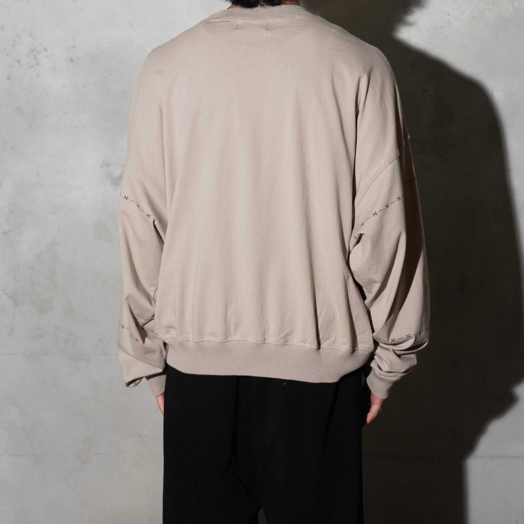 THE MAGUEY / CREW NECK WITH SLEEVES CUT BEIGE