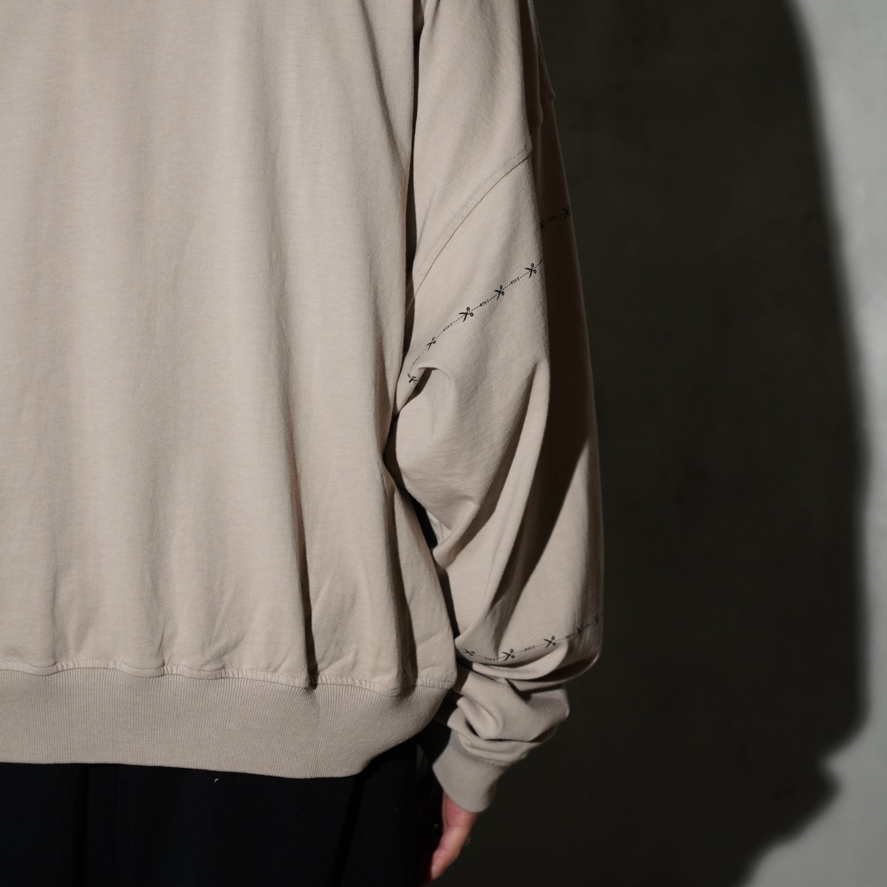 THE MAGUEY / CREW NECK WITH SLEEVES CUT BEIGE