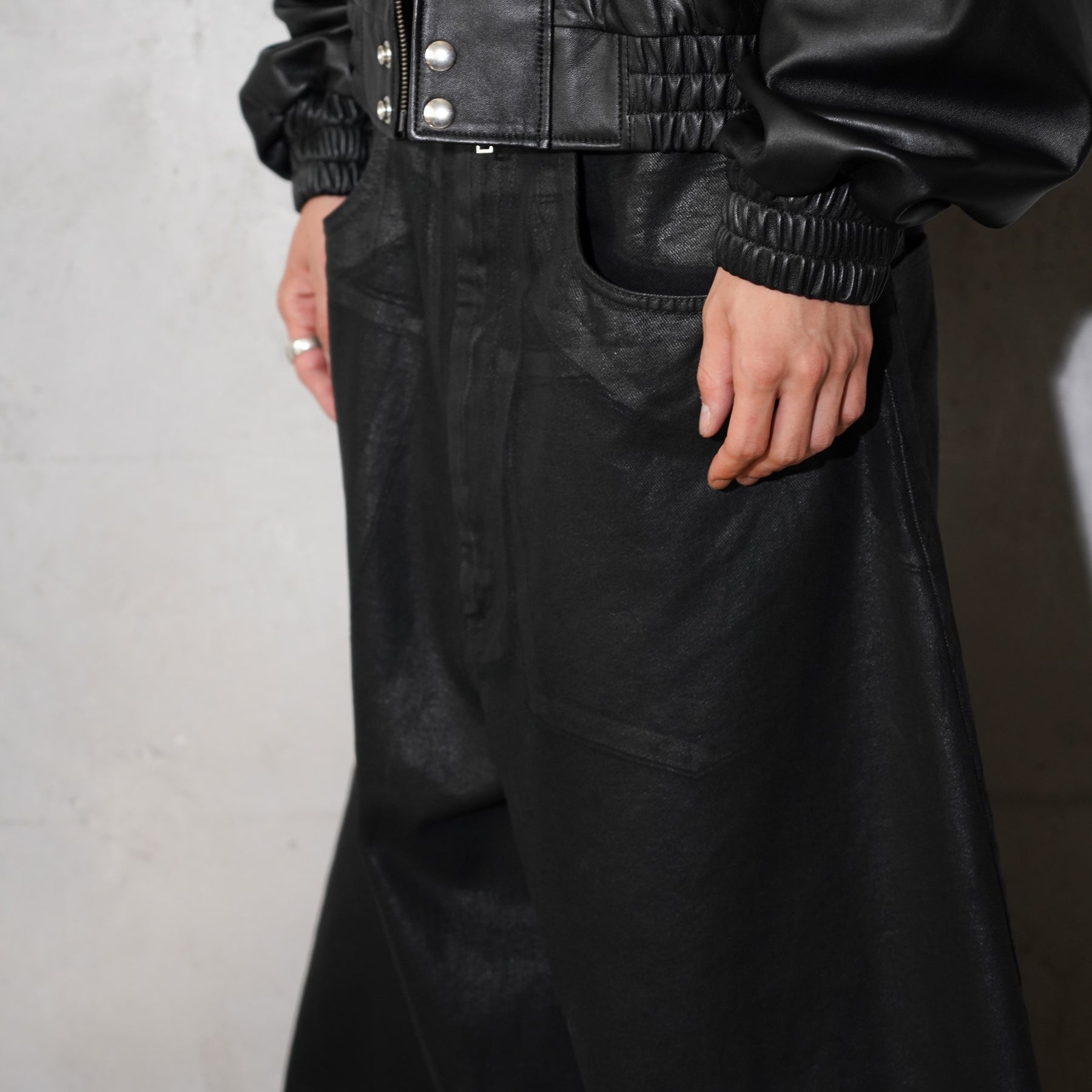 LU'U DAN / COATED DOUBLE XL JEANS COATED BLACK