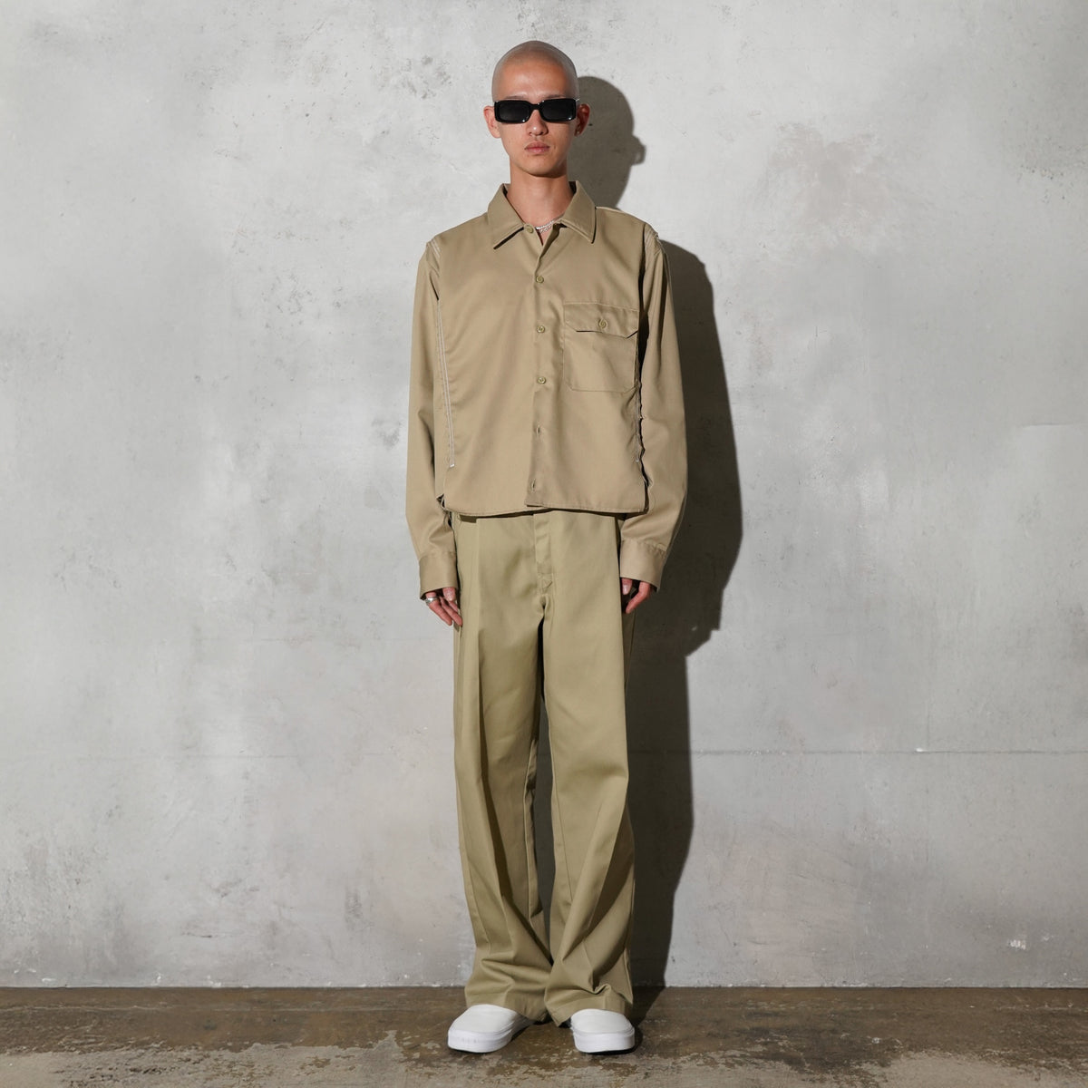 WHATEVERWORKS / PLEATED PANTS KHAKI
