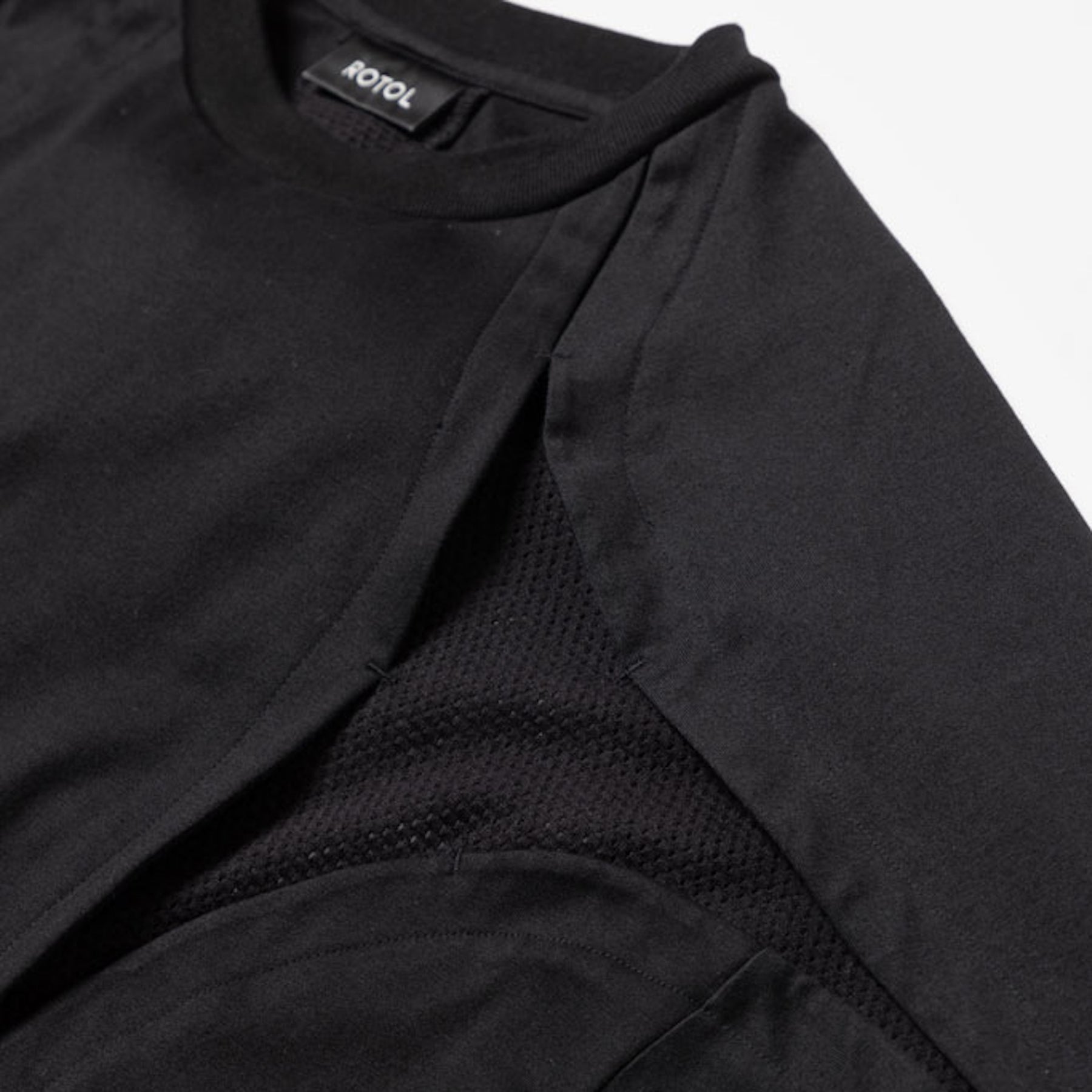 ROTOL / CROSS MESH TEE BLACK