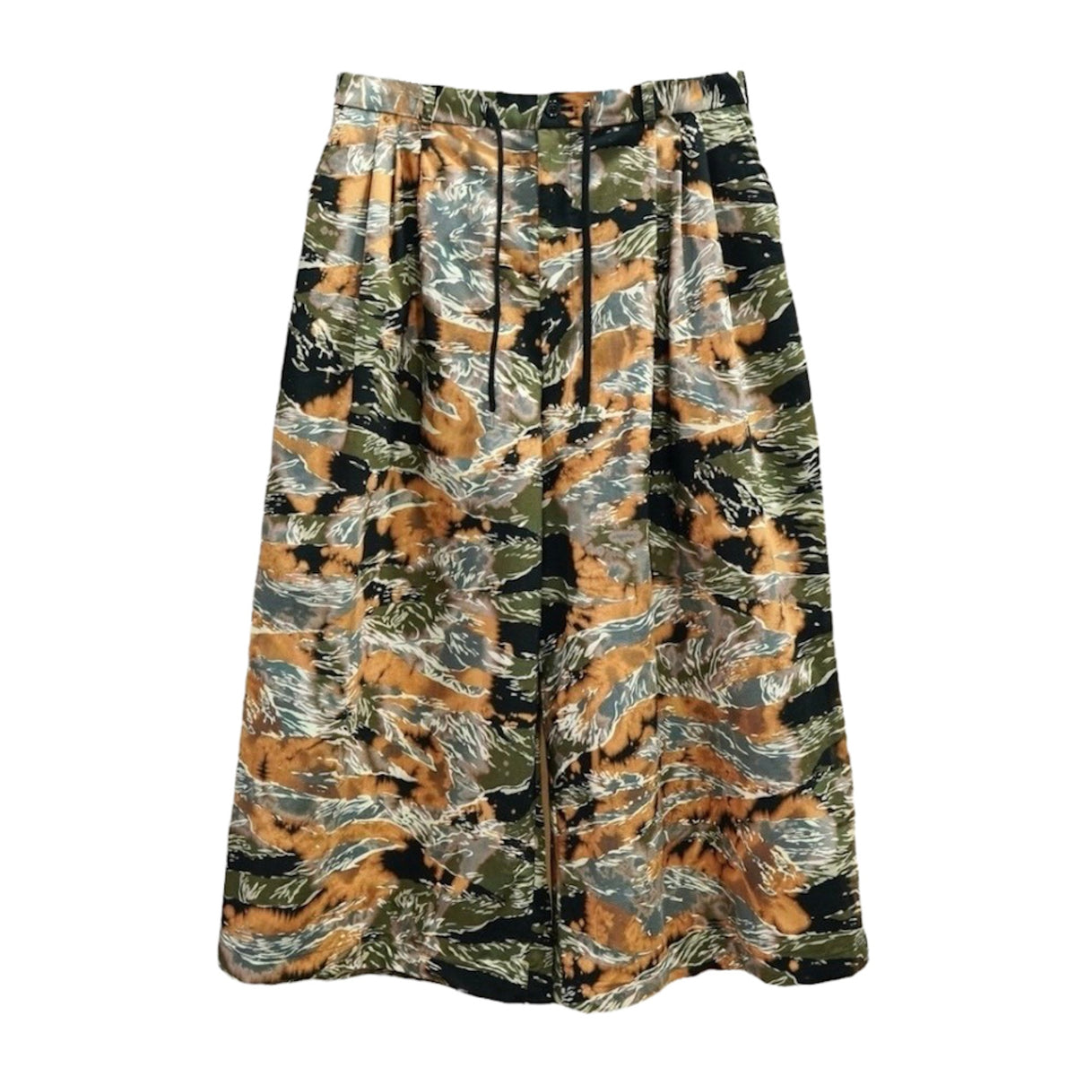 <span style="color: #f50b0b;">Last One</span> TEPPEI FURUYAMA / BREACH 3TAC WIDE CROPPED PANTS CAMO
