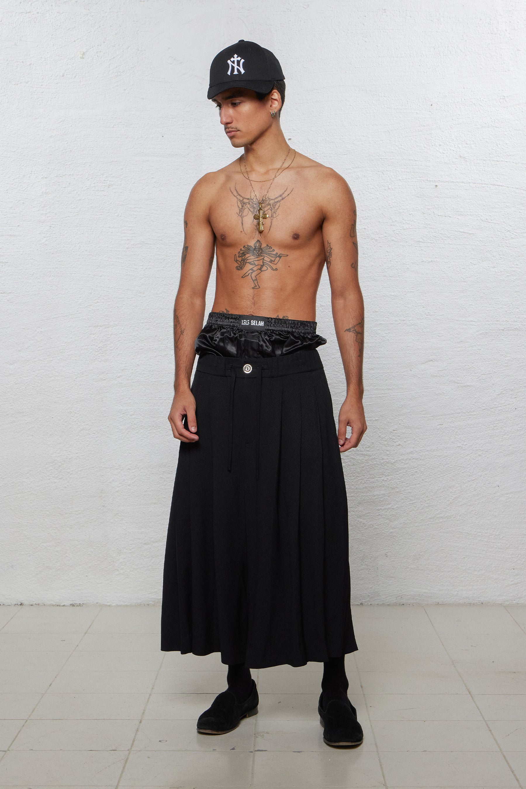 1313 SELAH / PAZ TAILORED PLEATS SHORTS BLACK