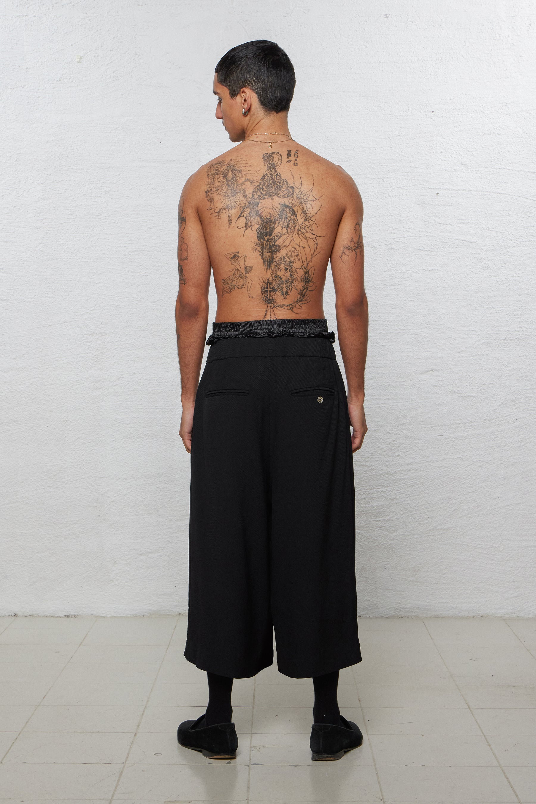 1313 SELAH / PAZ TAILORED PLEATS SHORTS BLACK