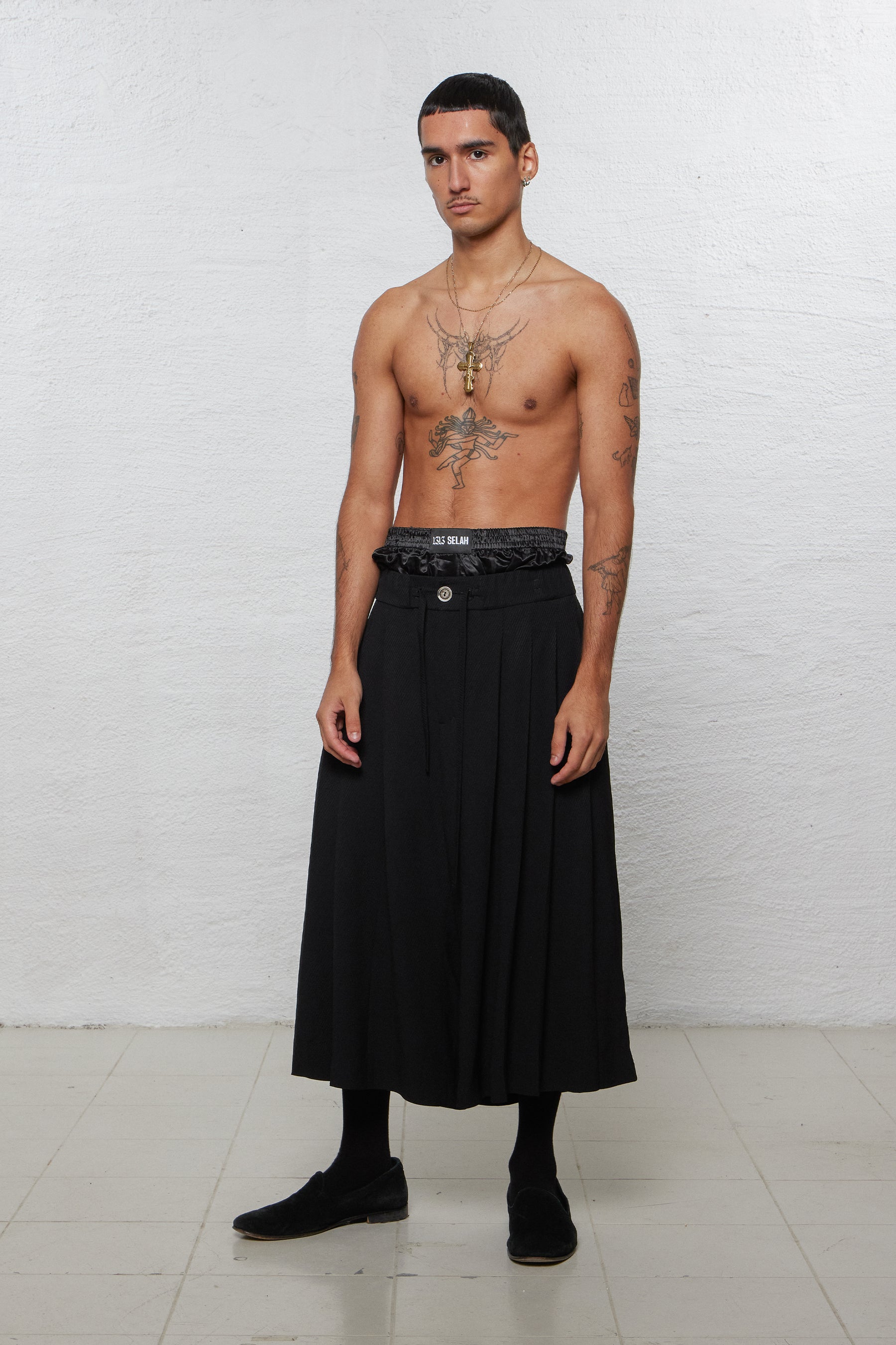 1313 SELAH / PAZ TAILORED PLEATS SHORTS BLACK
