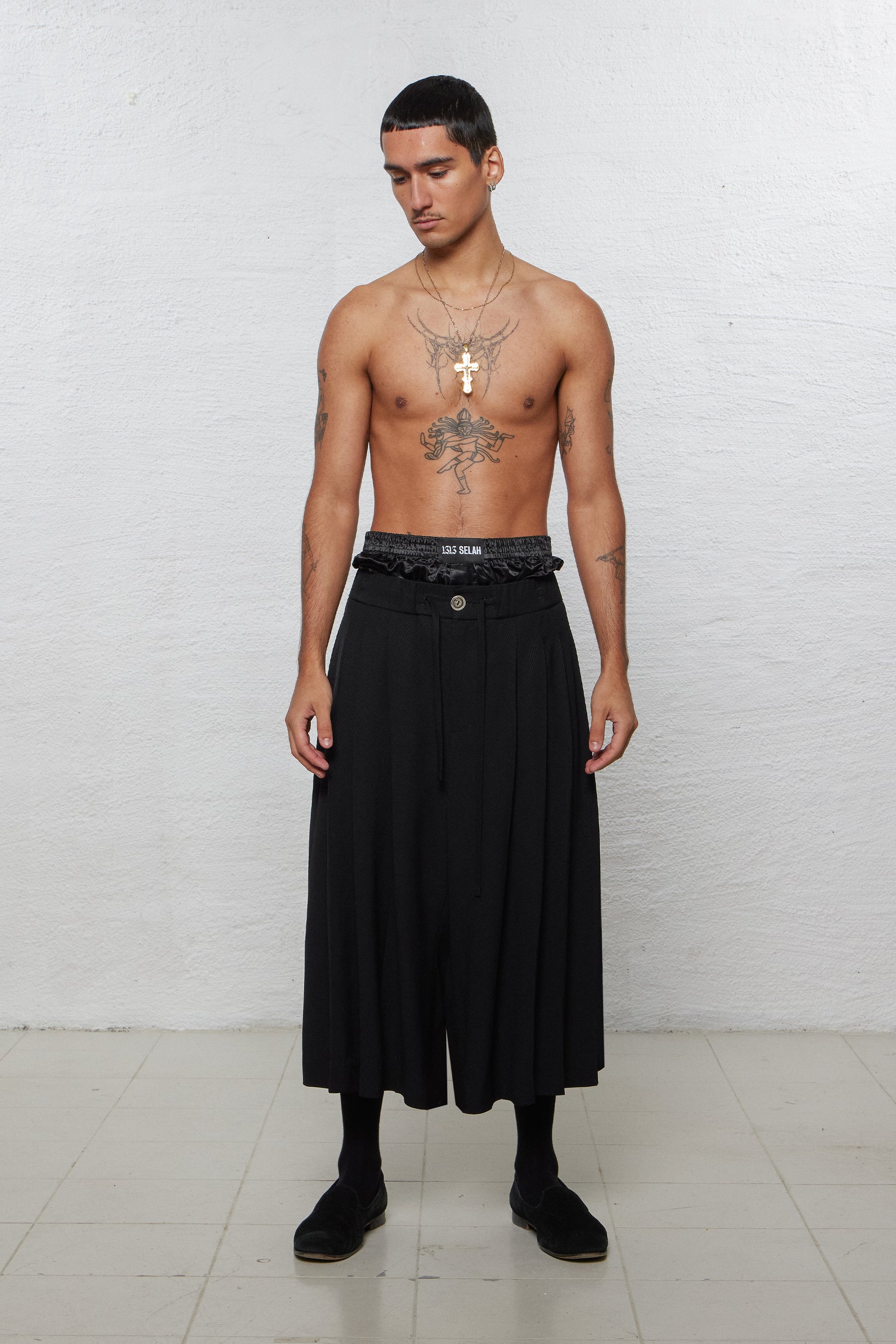 1313 SELAH / PAZ TAILORED PLEATS SHORTS BLACK