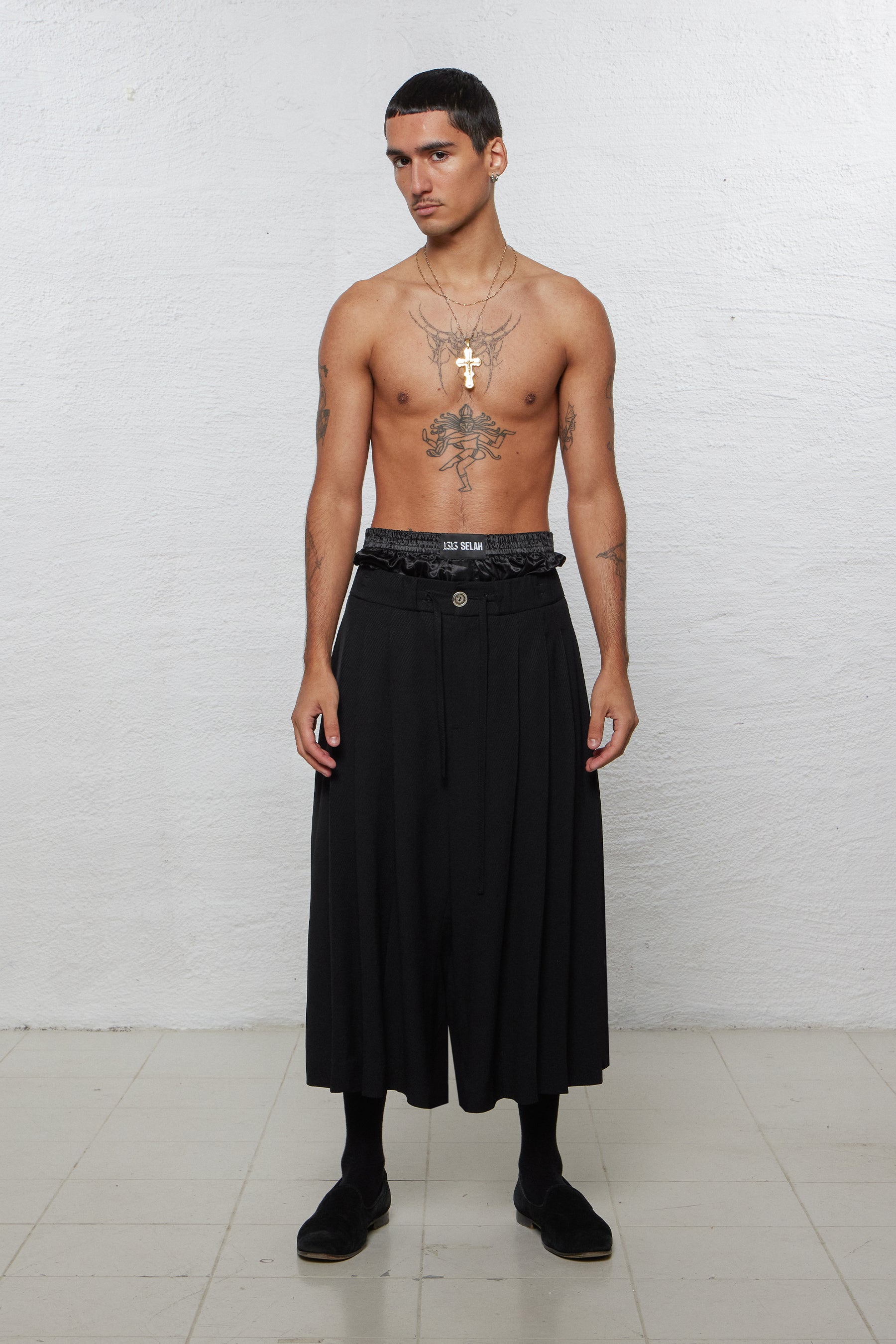 1313 SELAH / PAZ TAILORED PLEATS SHORTS BLACK