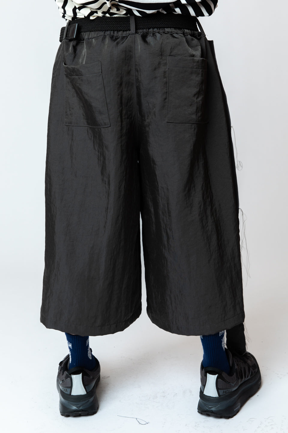 <span style="color: #ff2a00;">Last One</span> WESTFALL / TRIPLE ZIP POCKET 3/4 PANT CHARCOAL
