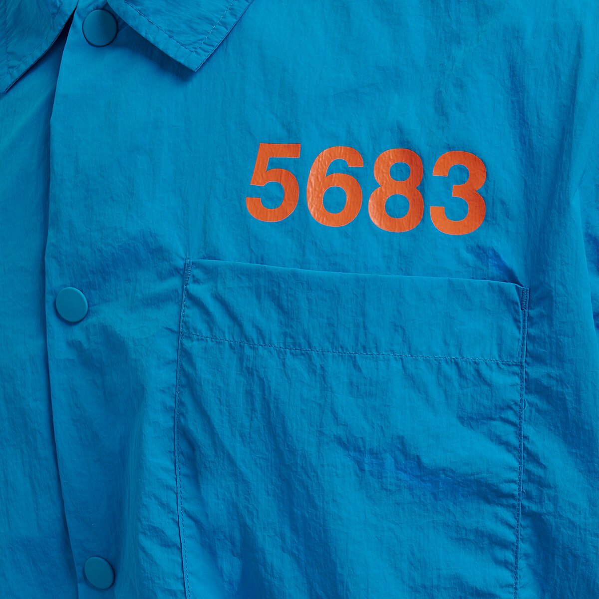 Willy Chavarria (ウィリーチャバリア) × hummel (ヒュンメル) HOME BOY SHIRT ATOMIC BLUE 20SSコラボレーションアイテム。ロゴ、5683画像。
