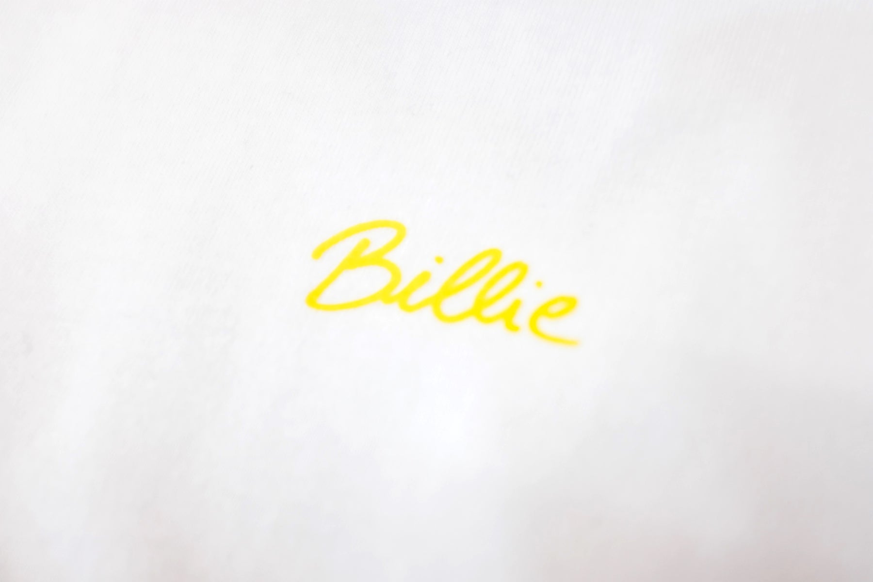 WHITEHOUSE3000 / BILLIE SHIRT LS T 2 ウィーンとベルリンを拠点とする気鋭フォトグラファー兼スケーターであるLUKAS GANSTERERが立ち上げたブランド【WHITEHOUSE3000】。前回のワンちゃんシリーズも好評でしたが、今回もブッ飛ばしてます。 【Gas Pedal Honeys】と銘打ち、足フェチシリーズですw まるで自分が踏まれているかのようなマニアックな写真!足フェチにオススメ!とにかく可愛い女の子が私物のハイヒールで踏みまくる!足元からの覗き込み、ペダルを踏む様子を上から一緒に体験、横からのアングルなど、実際には見られないアングルを撮影しています。フロント画像。