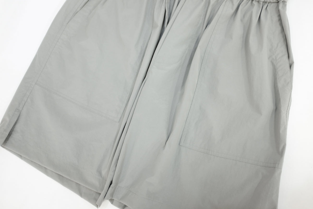 <span style="color: #f50b0b;">Last One</span> GREI. / BAGGY CAMP SHORT PARACHUTE NYLON FOG