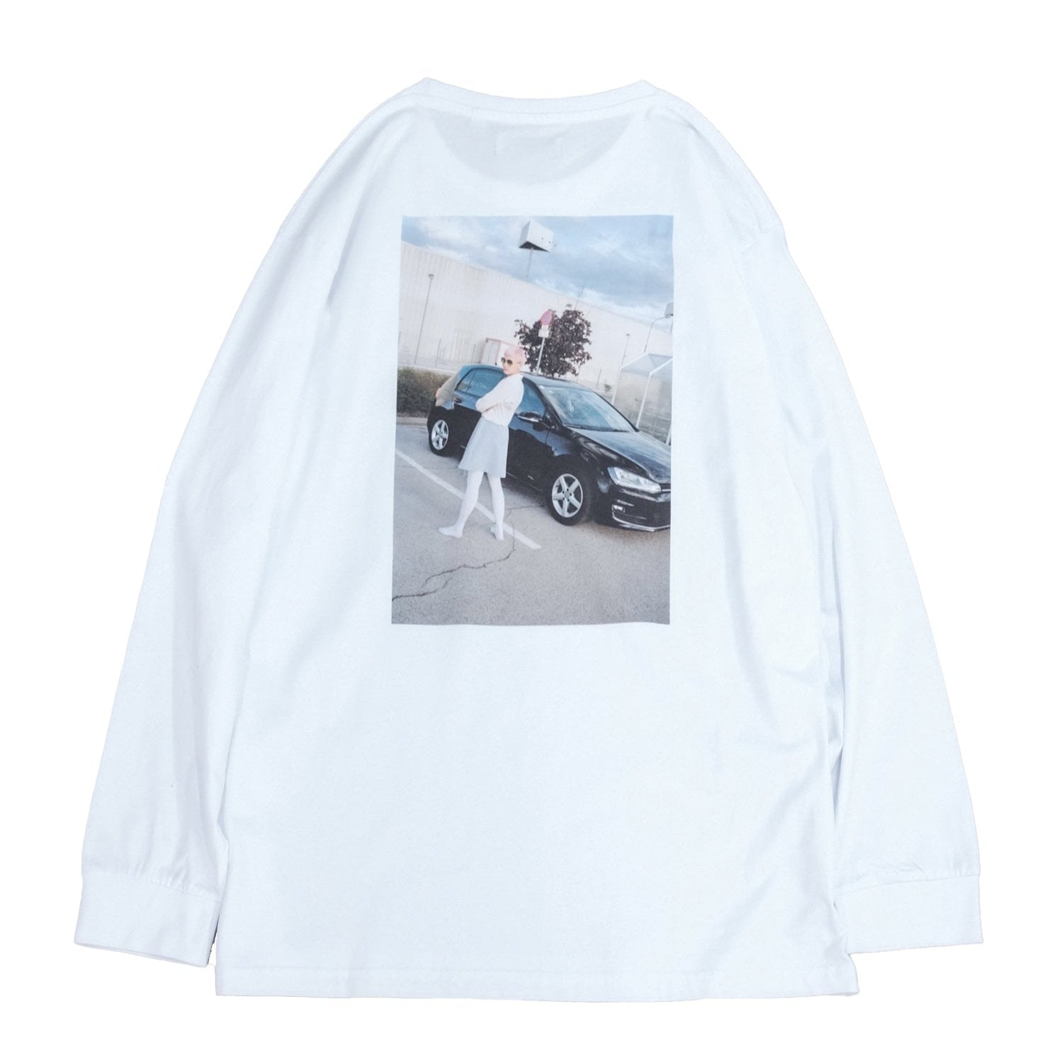 WHITEHOUSE3000 / BILLIE SHIRT LS T 3 ウィーンとベルリンを拠点とする気鋭フォトグラファー兼スケーターであるLUKAS GANSTERERが立ち上げたブランド【WHITEHOUSE3000】。前回のワンちゃんシリーズも好評でしたが、今回もブッ飛ばしてます。 【Gas Pedal Honeys】と銘打ち、足フェチシリーズですw まるで自分が踏まれているかのようなマニアックな写真!足フェチにオススメ!とにかく可愛い女の子が私物のハイヒールで踏みまくる!足元からの覗き込み、ペダルを踏む様子を上から一緒に体験、横からのアングルなど、実際には見られないアングルを撮影しています。バック画像。