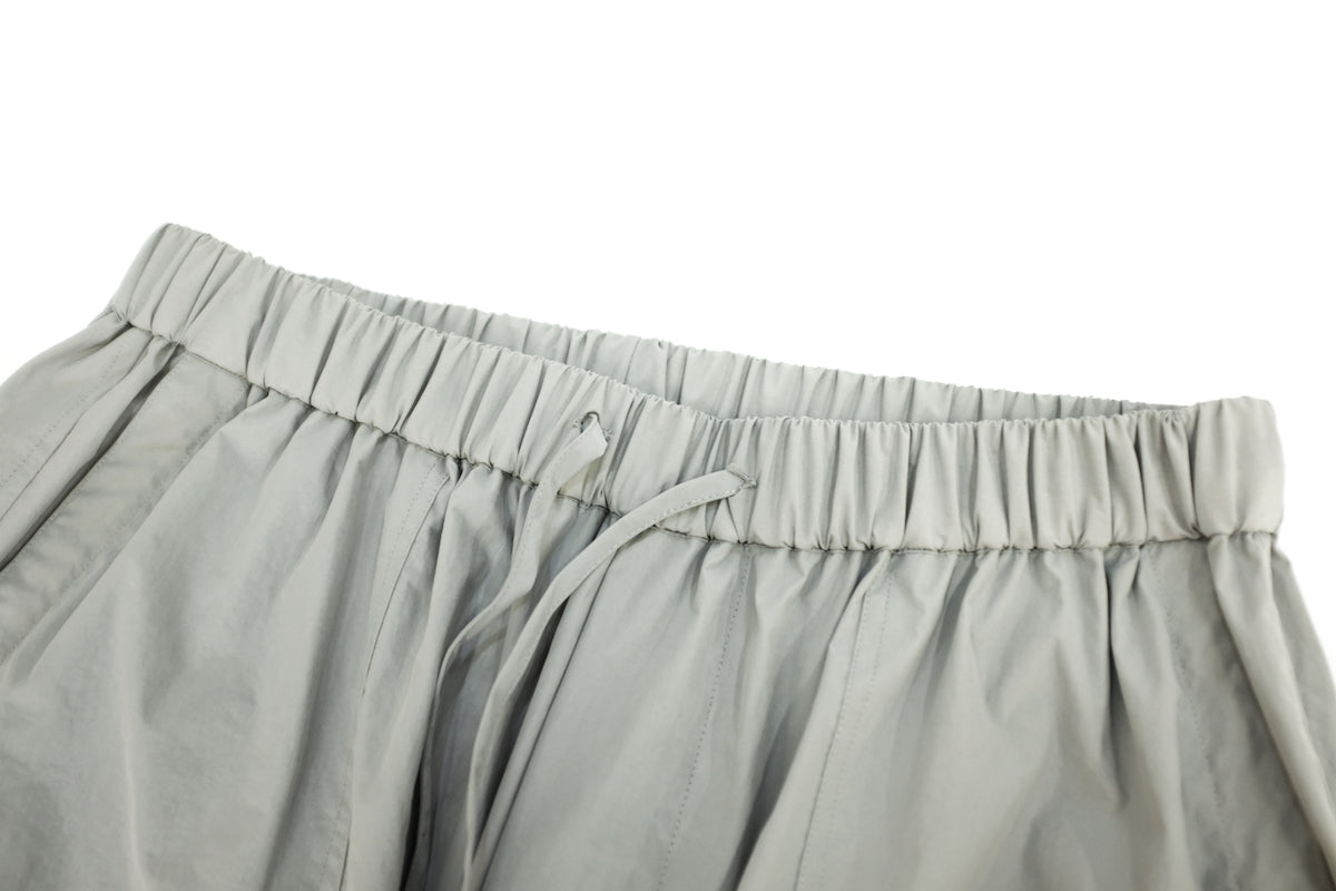<span style="color: #f50b0b;">Last One</span> GREI. / BAGGY CAMP SHORT PARACHUTE NYLON FOG