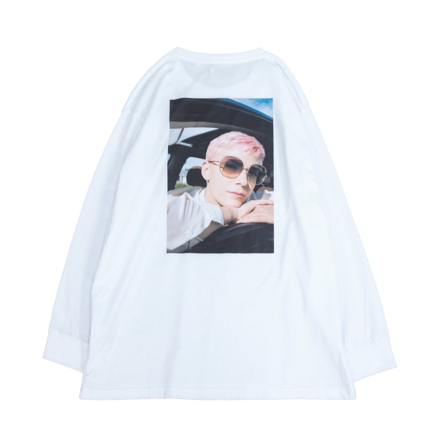 WHITEHOUSE3000 / BILLIE SHIRT LS T 2 ウィーンとベルリンを拠点とする気鋭フォトグラファー兼スケーターであるLUKAS GANSTERERが立ち上げたブランド【WHITEHOUSE3000】。前回のワンちゃんシリーズも好評でしたが、今回もブッ飛ばしてます。 【Gas Pedal Honeys】と銘打ち、足フェチシリーズですw まるで自分が踏まれているかのようなマニアックな写真!足フェチにオススメ!とにかく可愛い女の子が私物のハイヒールで踏みまくる!足元からの覗き込み、ペダルを踏む様子を上から一緒に体験、横からのアングルなど、実際には見られないアングルを撮影しています。バック画像。
