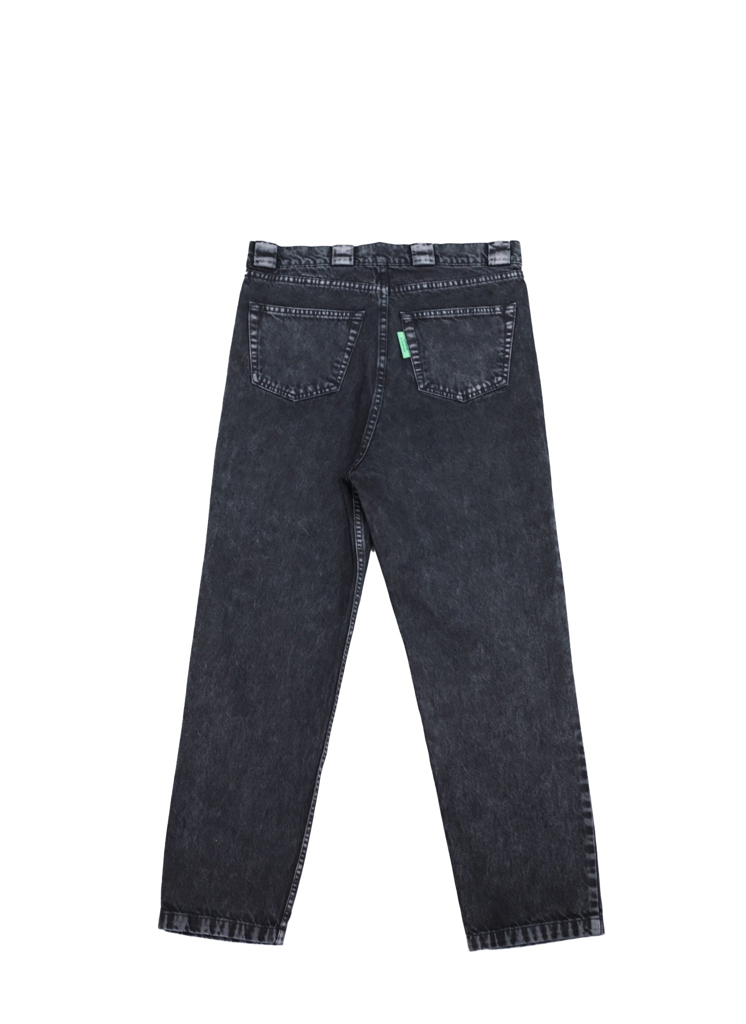WILLY CHAVARRIA (ウィリーチャバリア) / DIRTY WILLY JEAN  20AW新作アイテム。ウオッシュ加工が秀逸な1本。パッカリングがお見事です。絶妙なマイナーチェンジ。今シーズンはペルー生産になり、前シーズンよりオンスが少し軽くなりました。ハイウエスト仕様で股上が深くなりややテーパードが効いてます。今シーズンもブラックデニムの良さは健在。ゴールドボタンやリベットもいいアクセントになっています。ボタンフライ仕様。シーズンを問わず着用出来る期間は長そうです。バック画像。