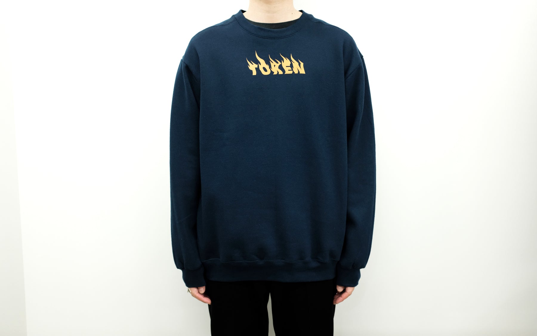 <span style="color: #f50b0b;">Last One</span> TOKEN / TOKEN BANDANA SWEATSHIRT