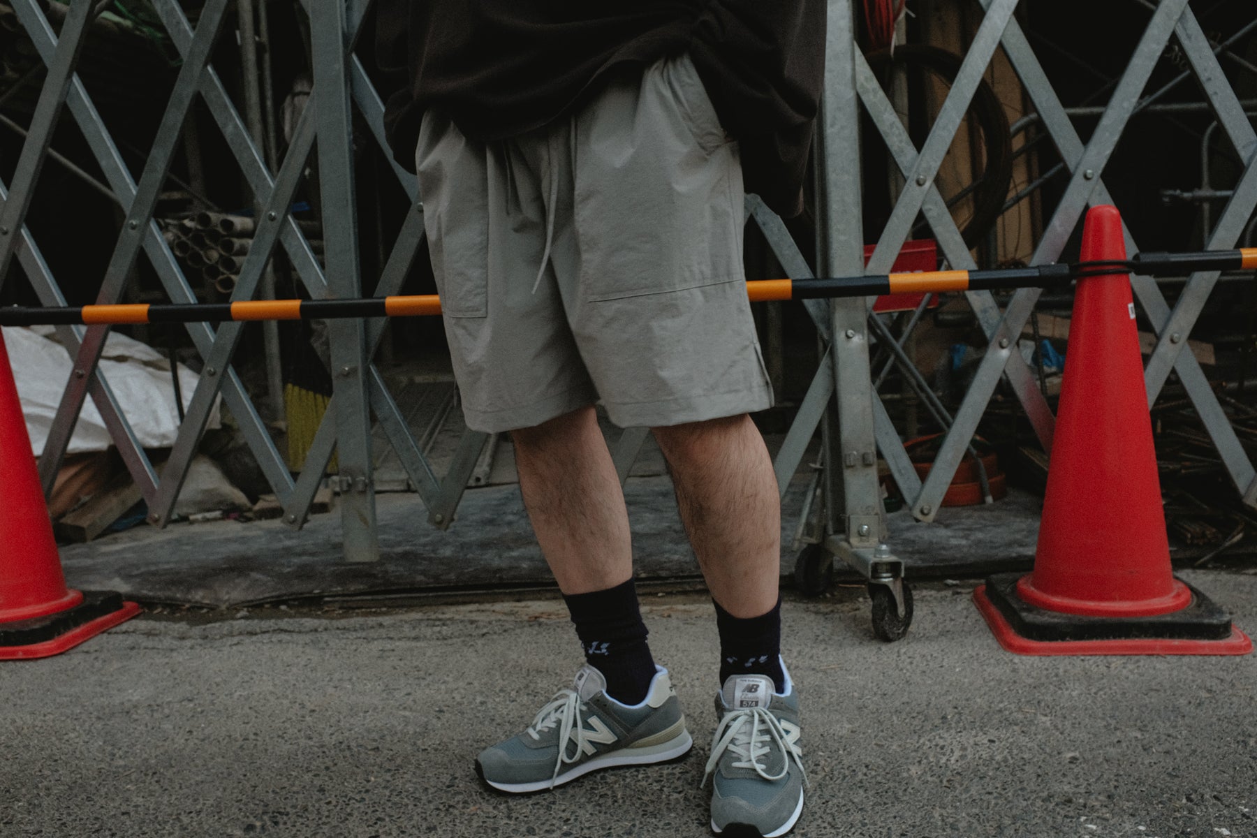 <span style="color: #f50b0b;">Last One</span> GREI. / BAGGY CAMP SHORT PARACHUTE NYLON FOG