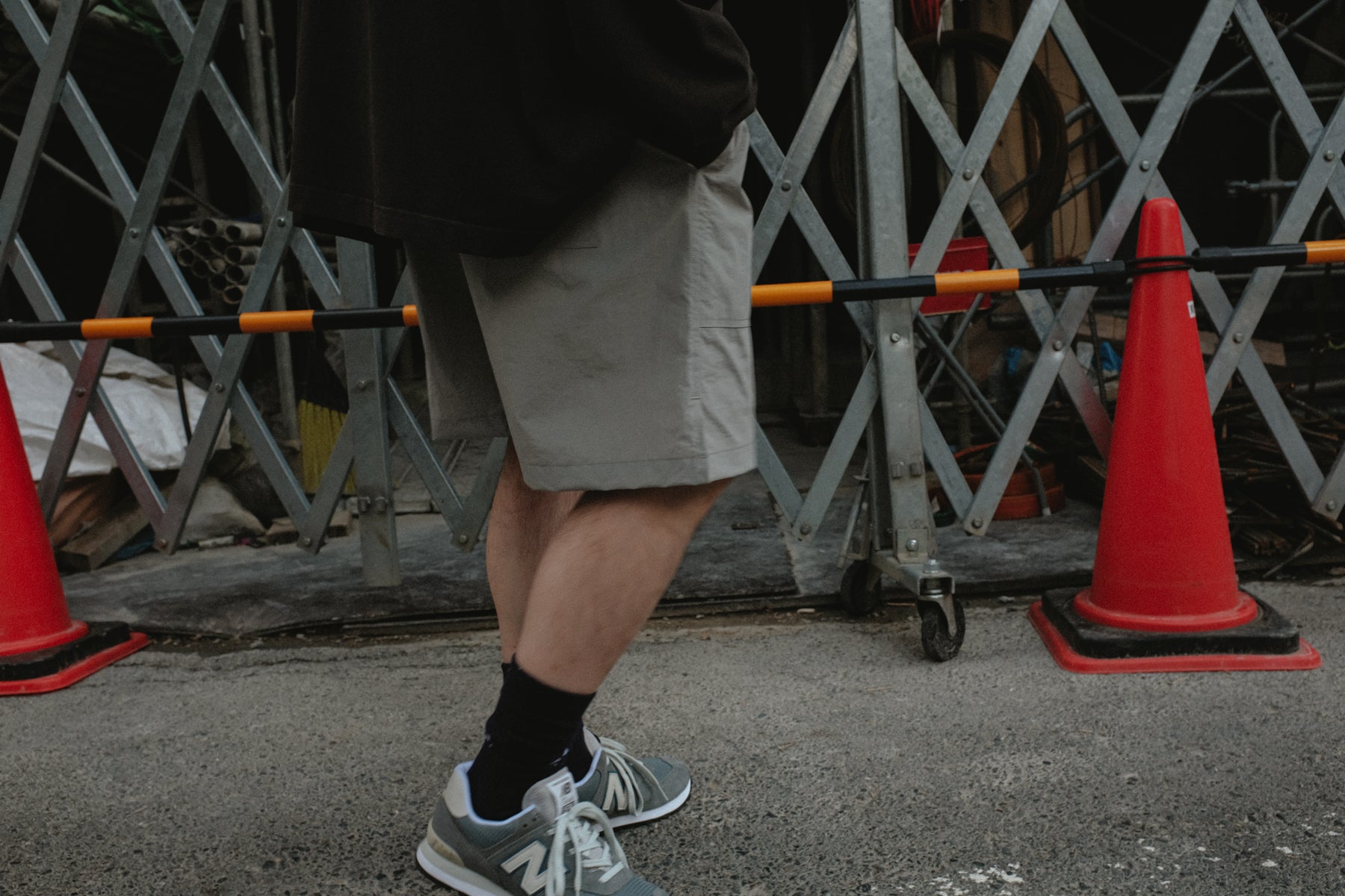 <span style="color: #f50b0b;">Last One</span> GREI. / BAGGY CAMP SHORT PARACHUTE NYLON FOG