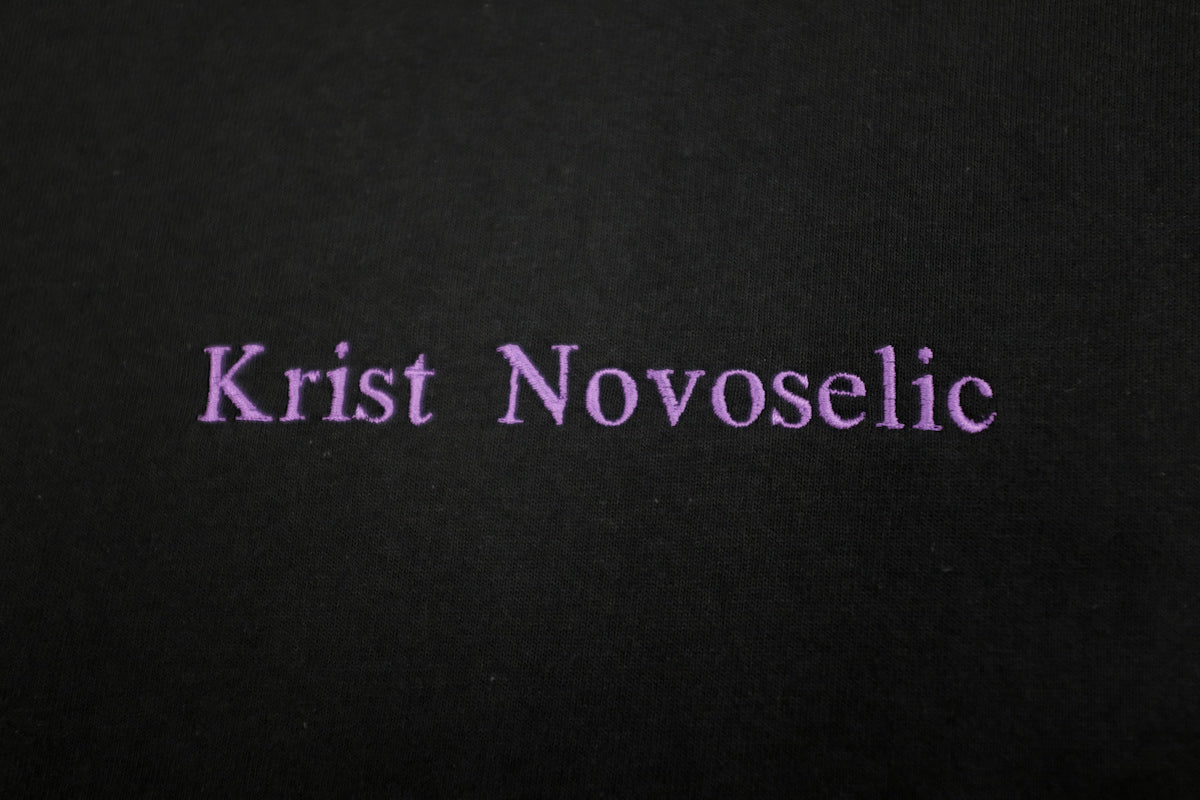 CCTB / Novoselic T BLACK NIRVANAのベースであるKrist Novoselic【クリス・ノヴォセリック】。Kurt Cobain【カート・コベイン】Foo FightersのDavid Grohl【デイヴ・グロール】の天才2人に囲まれたクリスが僕は大好きでした。異様に高い身長。あまり冴えないルックス。アイコンでもなんでもないファッション。ロゴ画像。