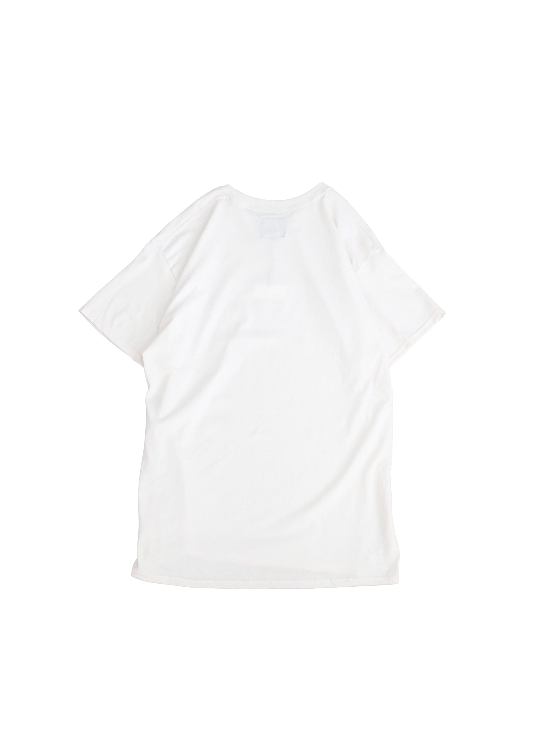 TOKEN / TOKEN FIRE EYES TEE TOKENより新作入荷です。TOKEN FIRE EYESのプリントがなんともかわいい1枚。ワンポイントでとてもシンプルな仕上がりです。ボディーはナチュラル。プリントと相乗効果のあるリラックス感のあるカラーリングです。サイズはM〜XLをピック。バック画像。