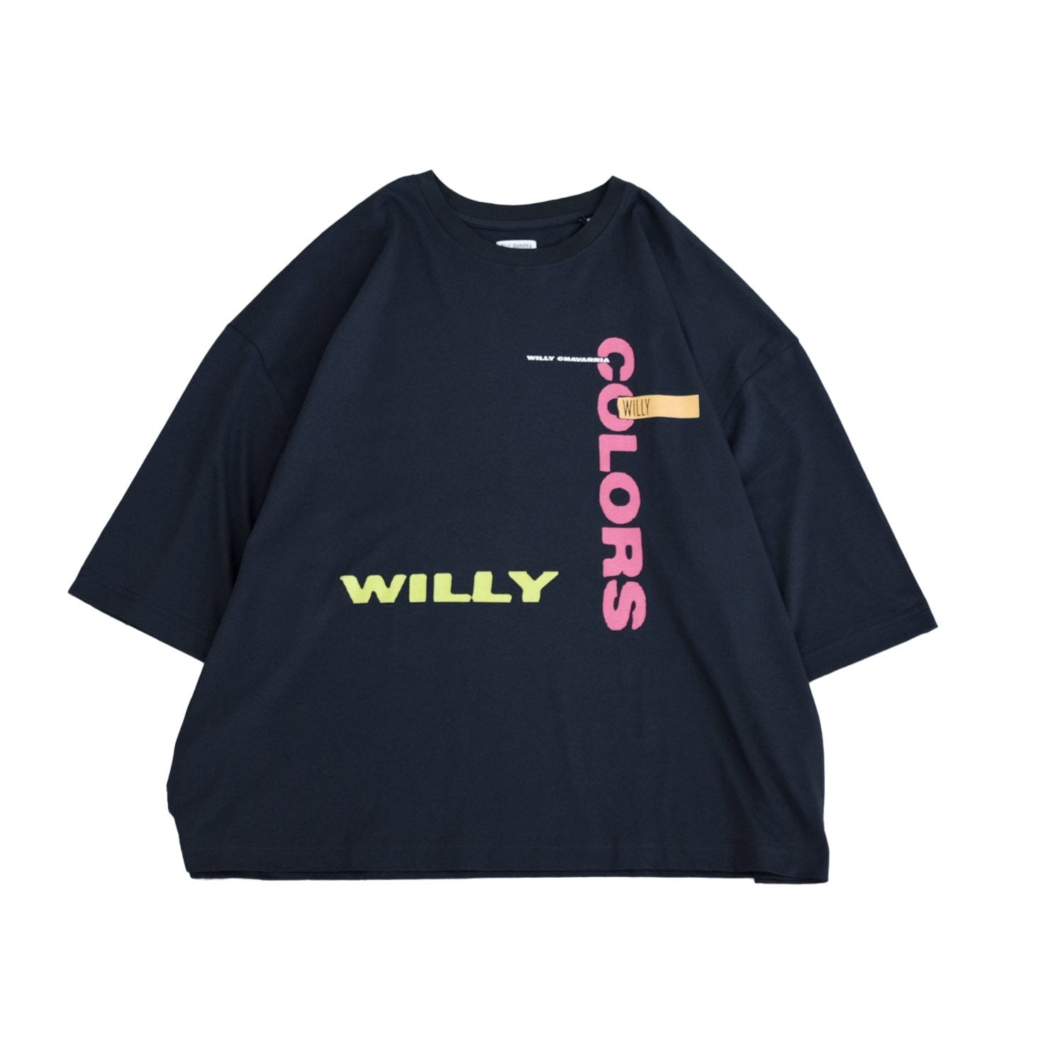 WILLY CHAVARRIA (ウィリーチャバリア) / COLORS T BLACK Community Center Tokyo Branch別注アイテム。『カラーズ 天使の消えた街』(Colors)は、1988年に製作されたアメリカ映画。ショーン・ペン主演。デニス・ホッパー監督作品。WILLY CHAVARRIA書き下ろしの1枚。正面画像。