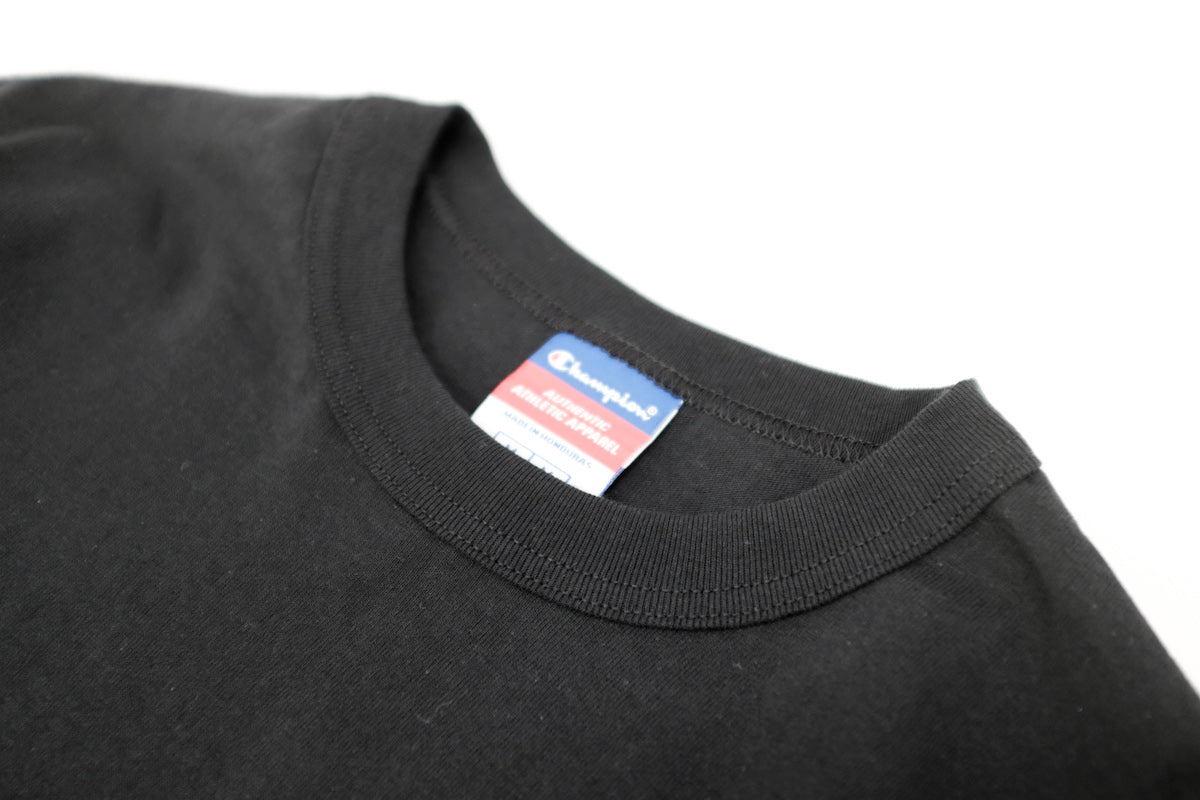 CCTB / NOT FOR SALE T Community Center Tokyo Branch初のオリジナルアイテム。某ボディのHeritage 7oz. Jersey T-Shirtを使用。胸に「Not For Sale」の刺繍。BLACKボディにはWHITEで施しています。ネック画像。