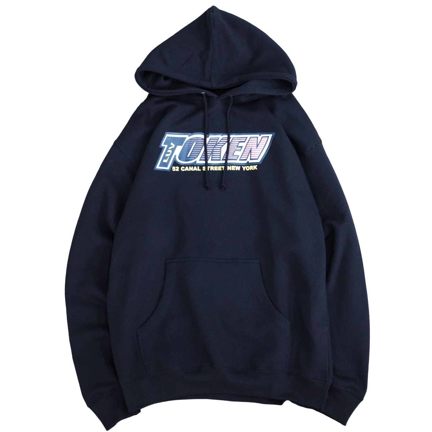 TOKEN / TOKEN LUV HOODIE TOKENより新作入荷です。ワンポイントでシンプルですが、どうなってんだこのプリントのフーディー。カラーの配色、グラデーションに感度の高さを感じる1枚。しっかり大きめのサイズ感が嬉しいです。裏起毛のフワフワの素材感。正面画像。