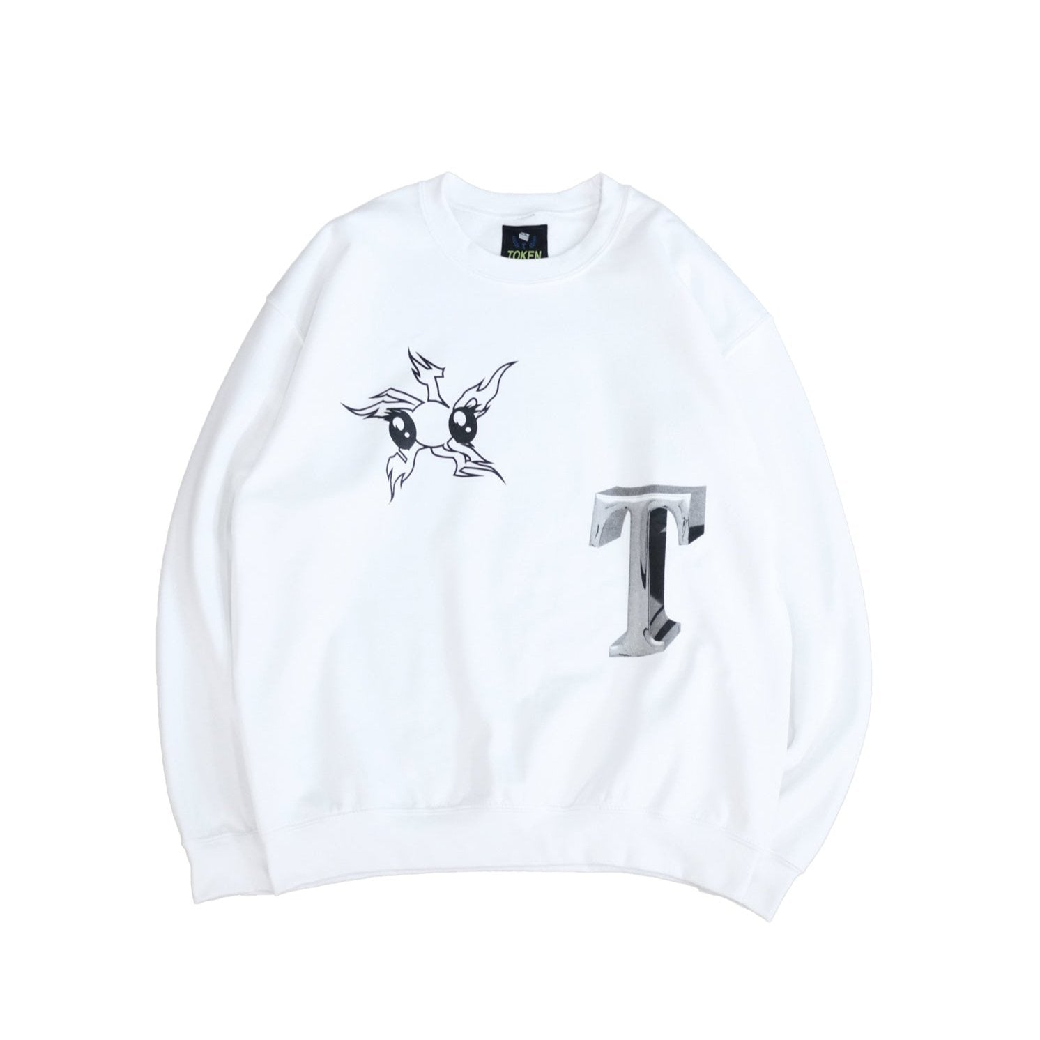 TOKEN / TOKEN CHROME T SWEATSHIRT TOKENより新作入荷です。TOKEN FIRE EYESのプリントがなんともかわいいクルースウェット。とてもシンプルな仕上がりですが、【T】&【TOKEN FINE GARMENTS】の文字にセンスを感じます。ホワイトボディがクリーン。裏起毛でフワフワな素材感です。ボックスシルエットも嬉しい限り。正面画像。