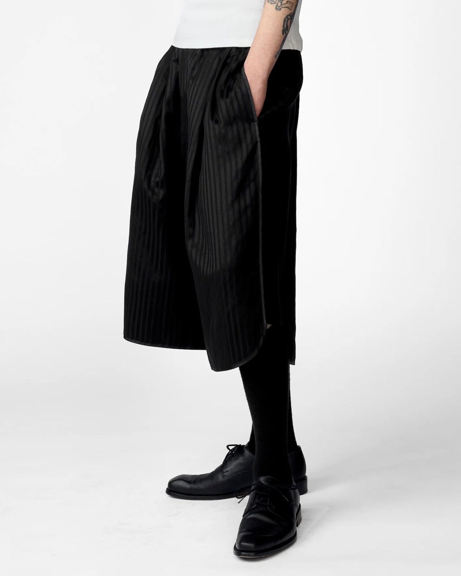 1313 SELAH / WENA SHORTS BLACK “TONAL PINSTRIPE”