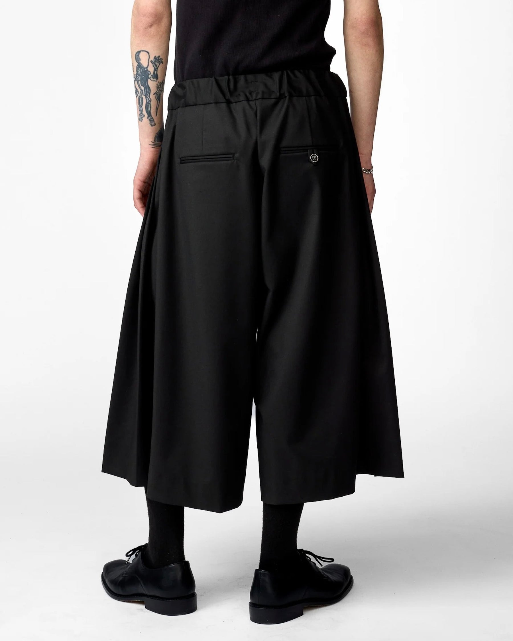 1313 SELAH / PAZ TAILORED PLEATS SHORTS BLACK
