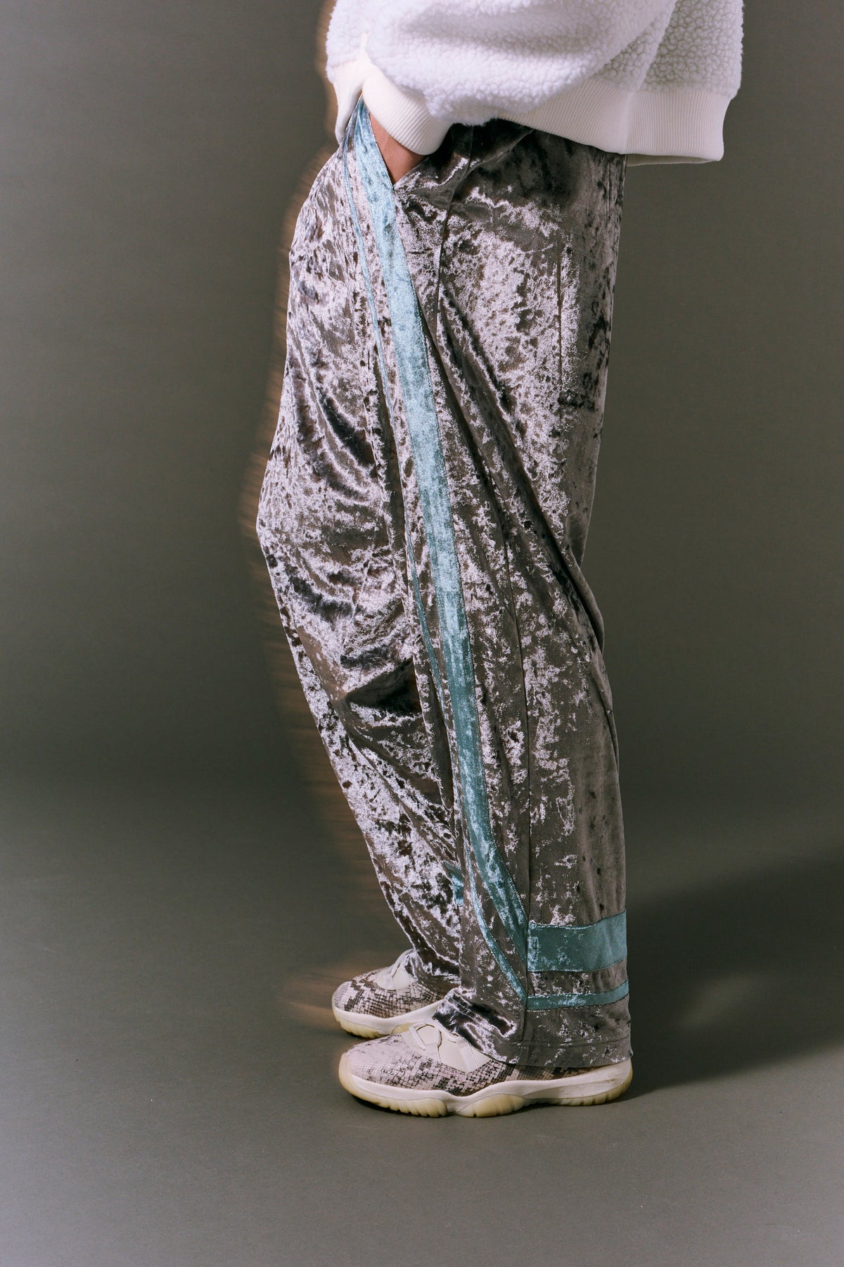 THE MAGUEY / VELOR PANTS SILVER