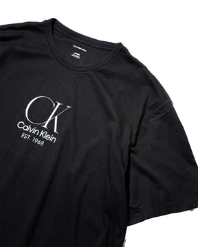 Calvin Klein / PRINTED LOGO TEE BLACK
