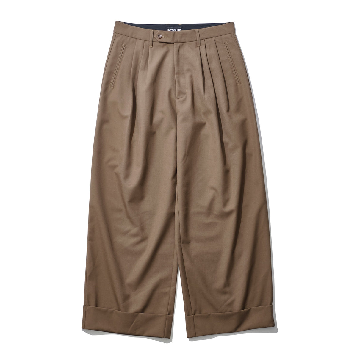 INTODUSK / HANGAR PLEATED PANT CAMEL