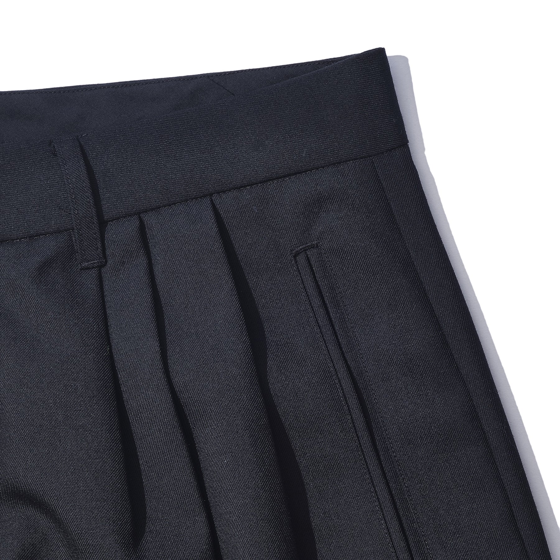 INTODUSK / HANGAR PLEATED PANT BLACK