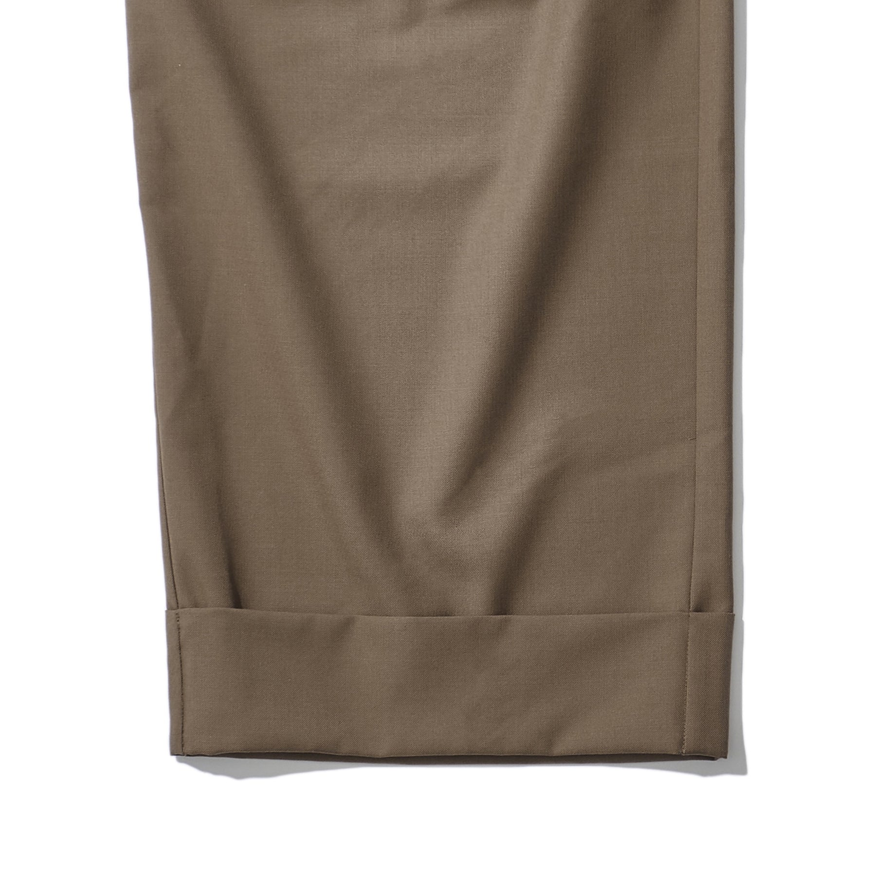 INTODUSK / HANGAR PLEATED PANT CAMEL