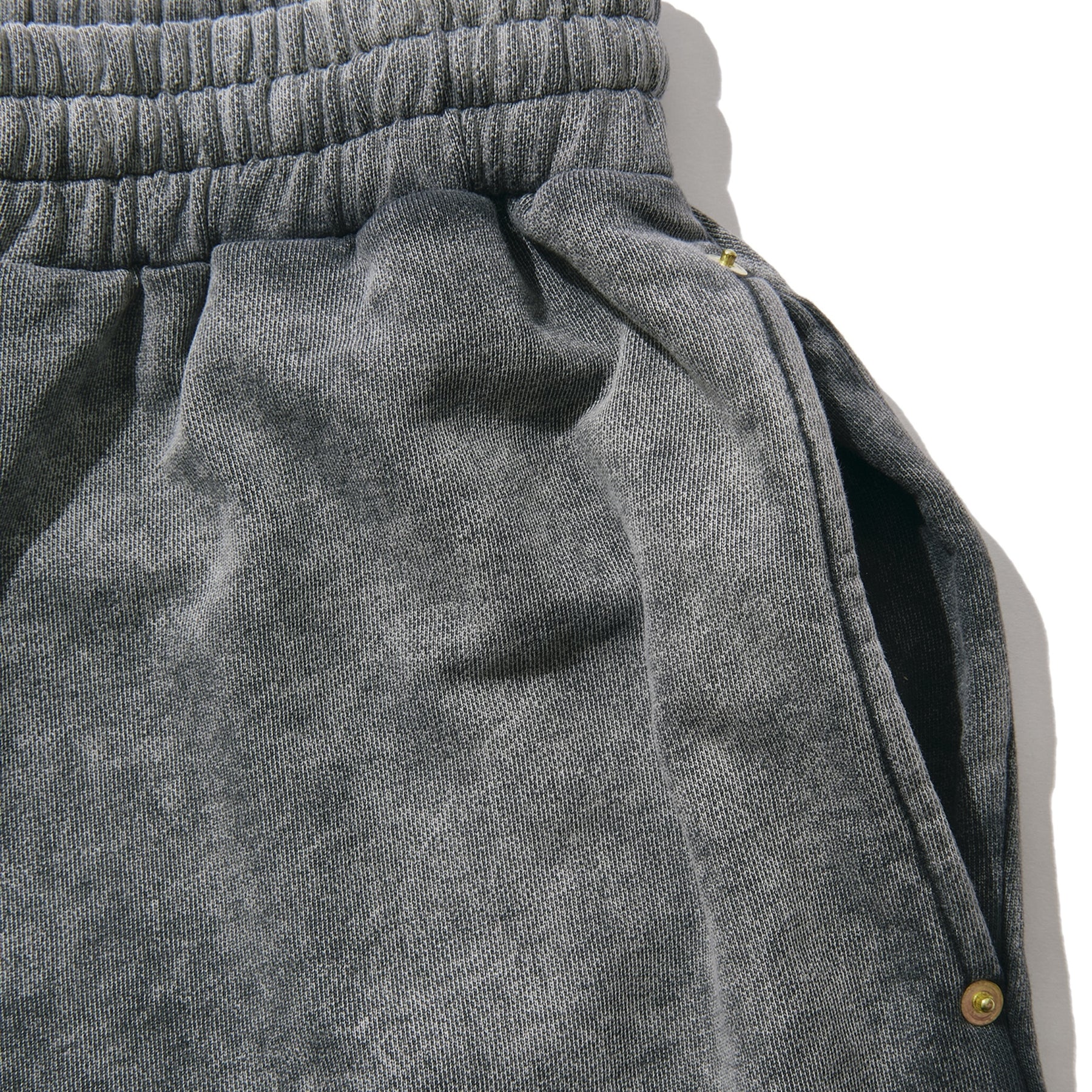 INTODUSK / EASY DOUBLE KNEE WASHED BLACK ORGANIC LEATHER EFFECT